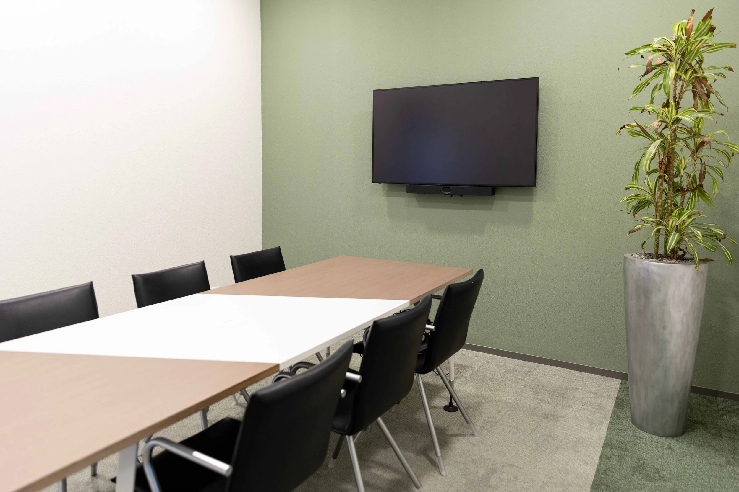 Overlegtafel met blad bestaande uit 3 contrasterende delen, houtstructuur en wit