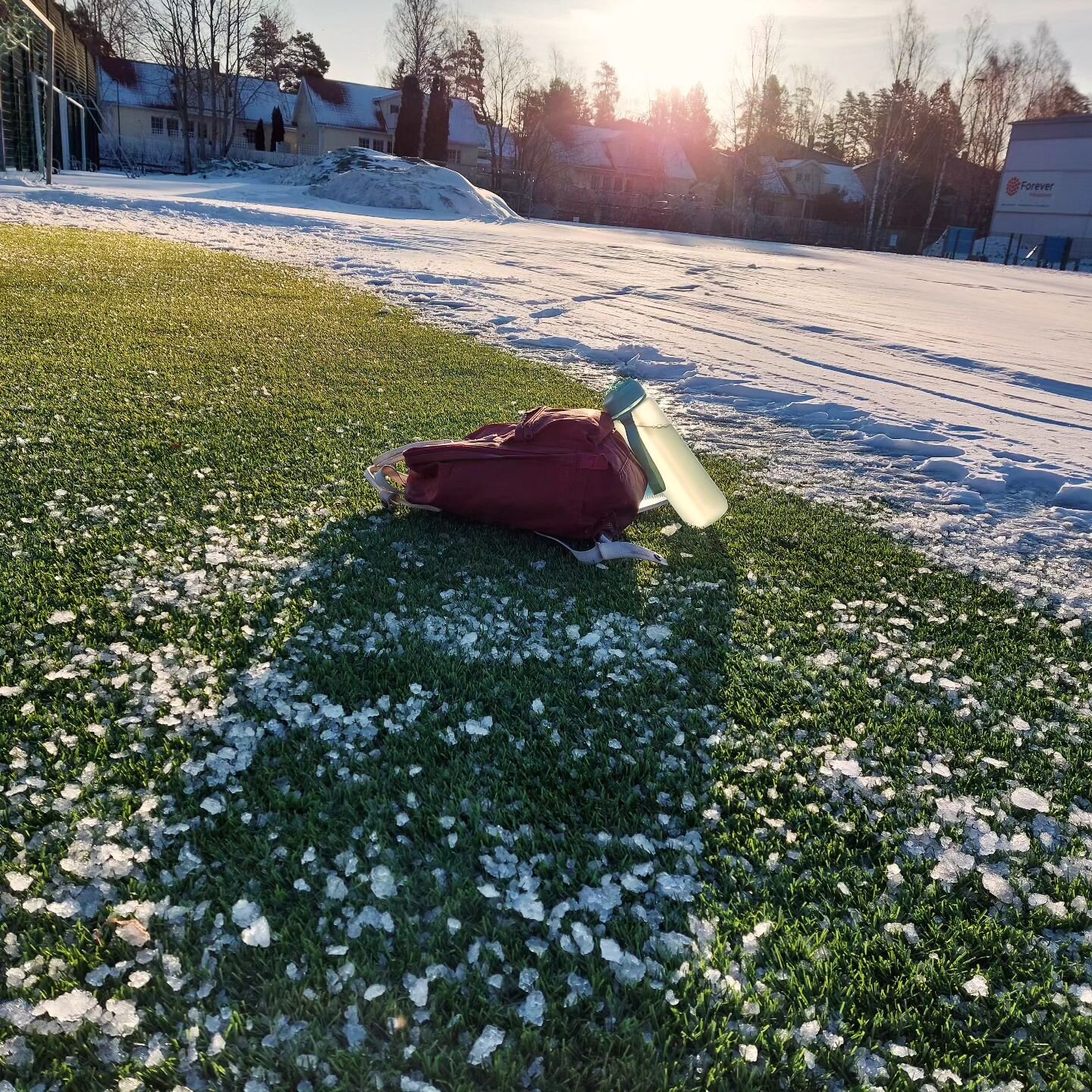 T&auml;n&auml;&auml;n alkoi 8 viikon bootcamp treenit! Eilen meinas usko loppua takatalven takia, mutta onneks t&auml;n&auml;&auml;n aurinko paisto ja saatiin loistava treeni aikaseks! 💪 Kyll&auml; se p&auml;iv&auml; vaan l&auml;htee ihan eri tavall