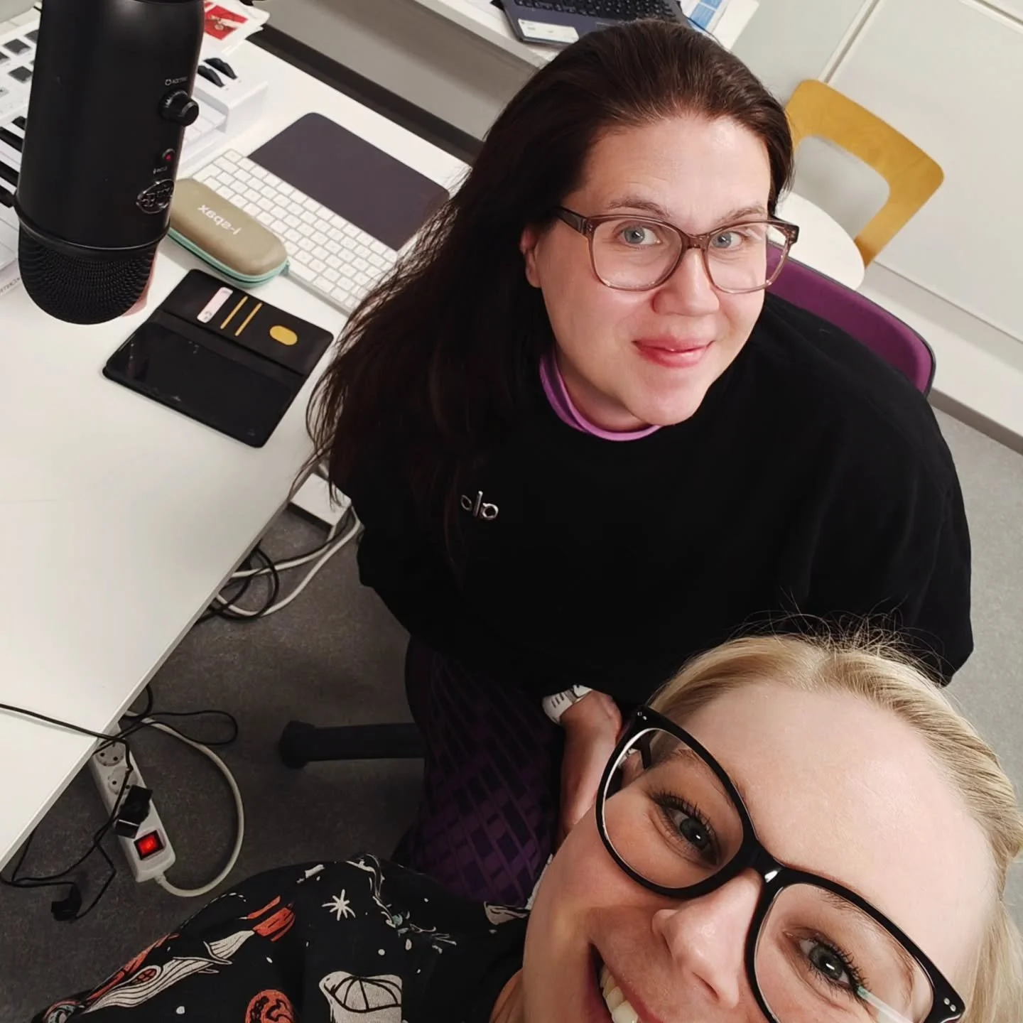 Loppukev&auml;&auml;st&auml; saatiin idea podcastista. L&auml;hdettiin suunnittelemaan ja rakentamaan jaksoja. Eih&auml;n siit&auml; voi tulla muuta kun timanttista kun laitetaan kaks h&ouml;p&ouml;tt&auml;j&auml;&auml; yhteen. T&auml;n&auml;&auml;n 