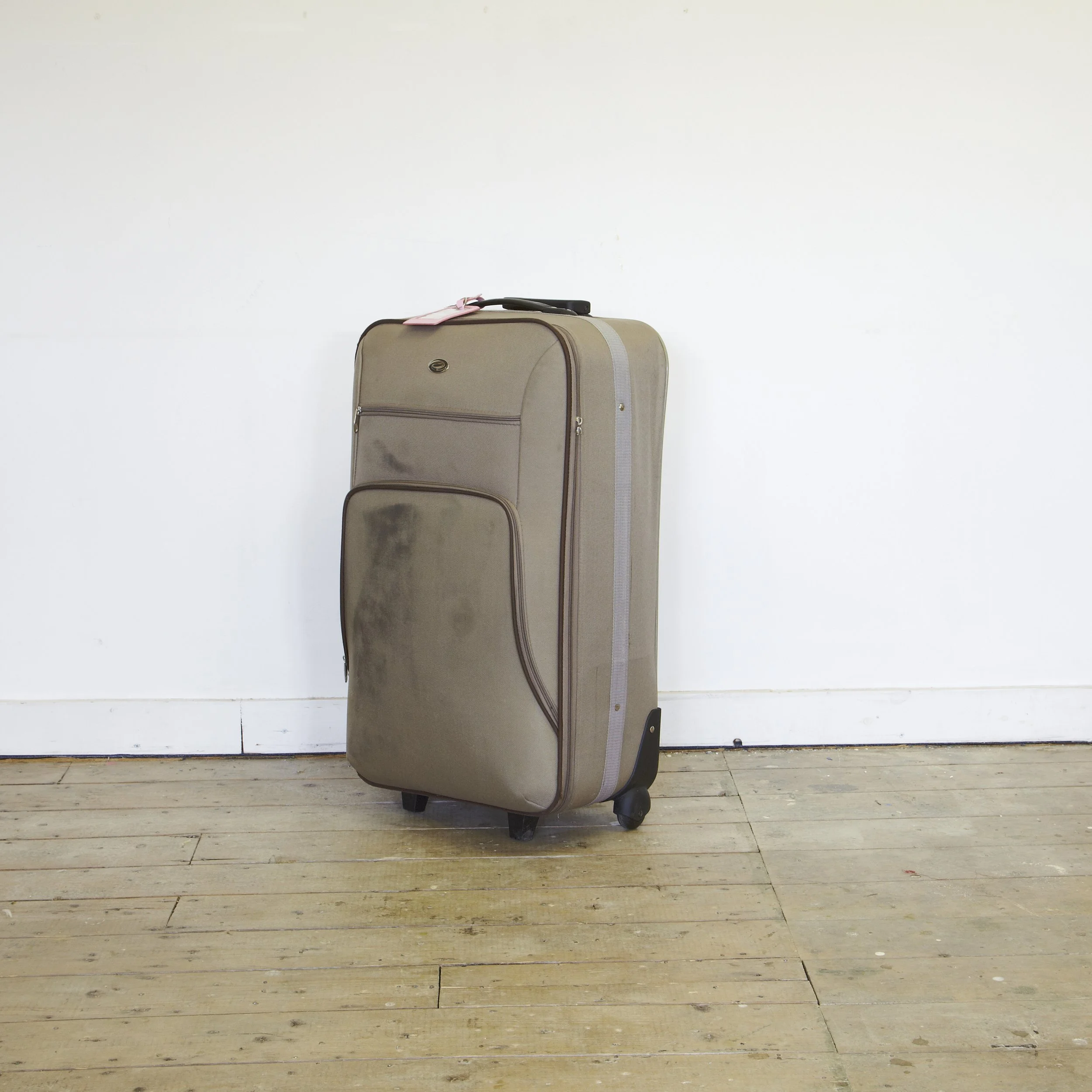 Unclaimed_Suitcases_003.jpg