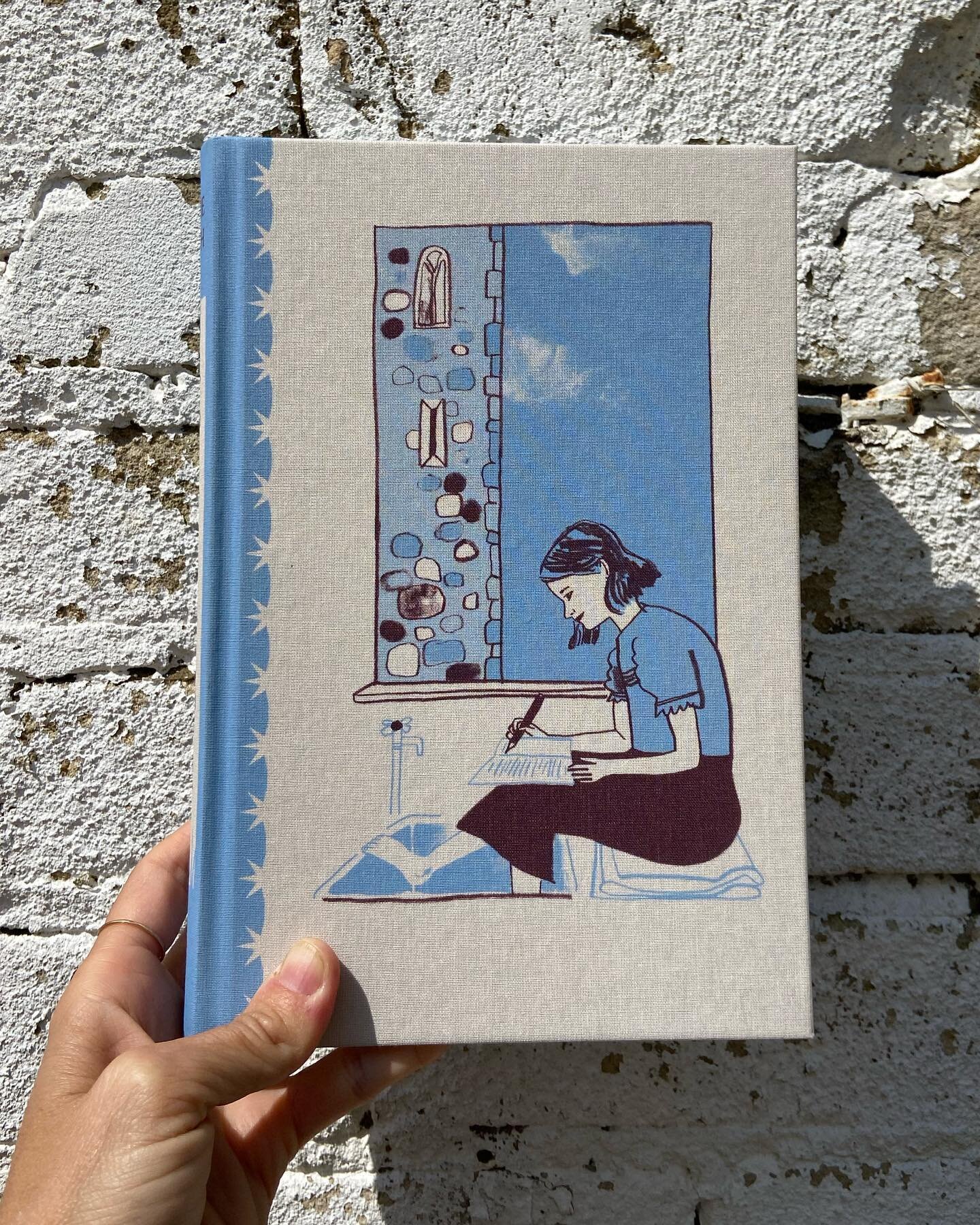 My cover for I Capture the Castle by Dodie Smith, published by @foliosociety 
.
Lots of testing of potential cover ideas and layouts before settling on the iconic first line. 
.
Printed beautifully in litho on off white cloth 😍 with its own slipcase