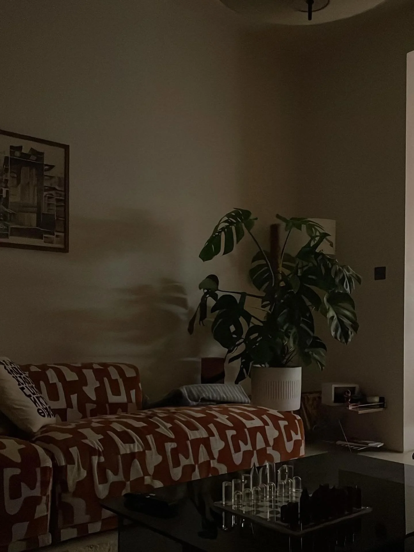 Moody shot of our flat refurb last night, to mark ( celebrate) what feels like the end of summer today, cooler and less bright weather means cosy inside moments, not all bad. 🌧️