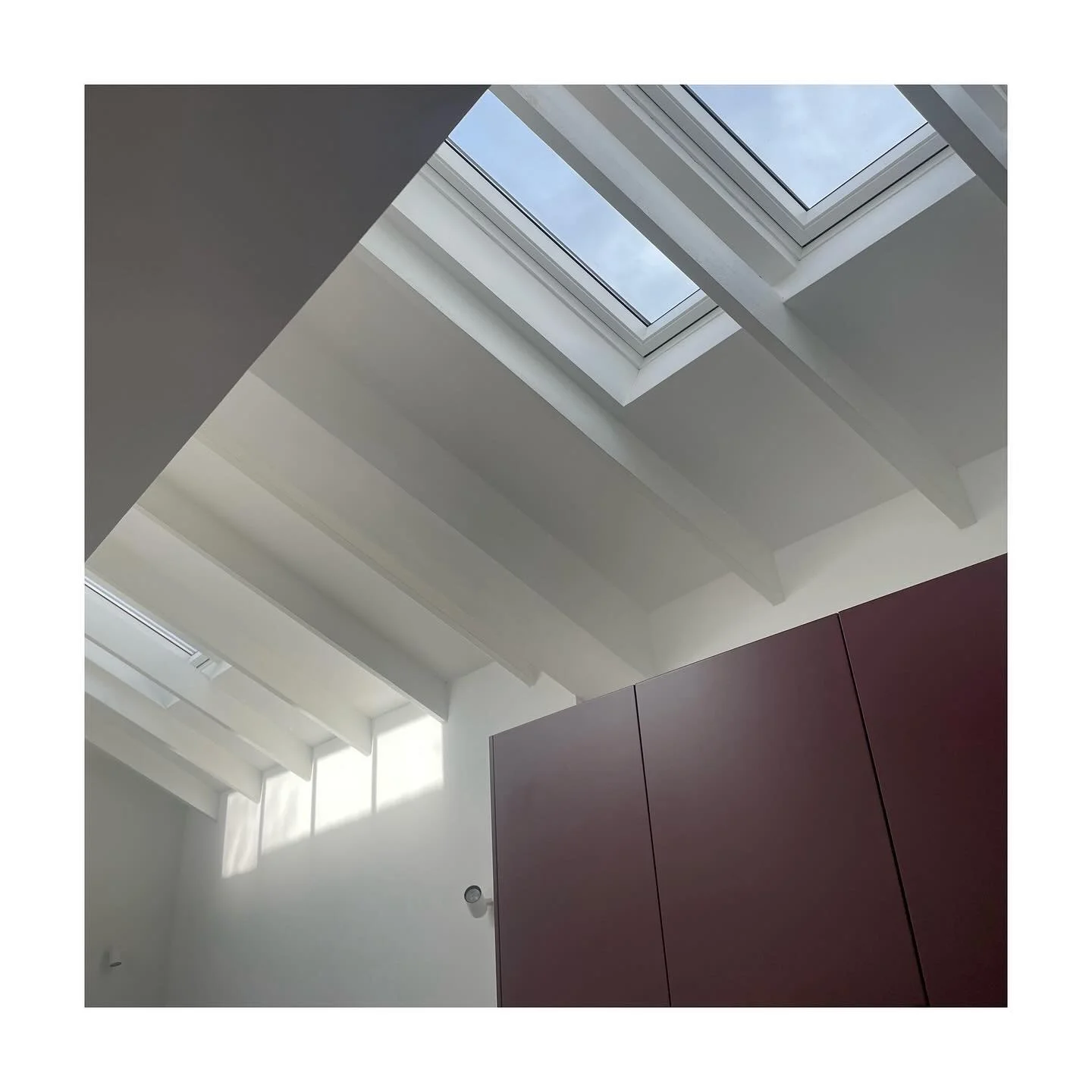 Our client here briefed us in detail on his music collection and accommodating his sound system, so it felt like this structure should somehow emulate keys and chords while the kitchen joins in both harmony and contrast, literally adding colour&helli