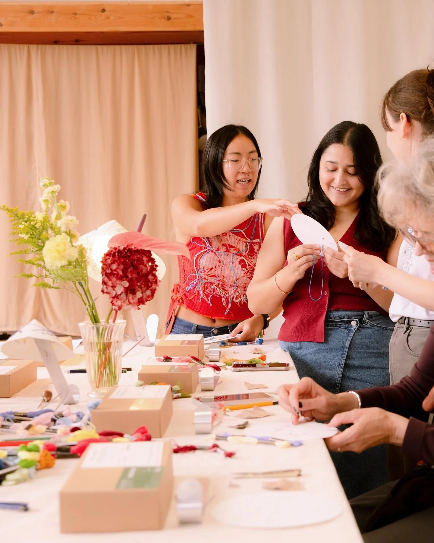 Thank you for joining and creating with us during our workshops this past weekend with @thatsewnicole and myself (@mesemestudio) as part of @williammorrisdesignline and @l_d_f_official 🧵🪡✨

Supported by @gfsmithpapers , we reframed our Mantis Table