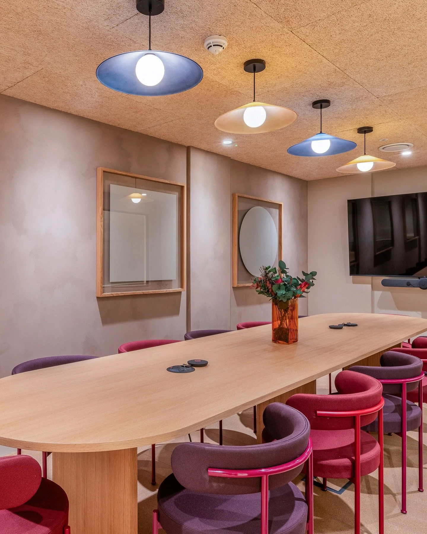 A touch of warmth, a hint of colour - our MARSHA 02 Pendant Lights in Honey Amber and Regal Blue glass colour-ways set the mood in the meeting suites at Alfred Place ✨

The pendants add layered warmth and a soft, diffused glow, enhancing the room&rsq