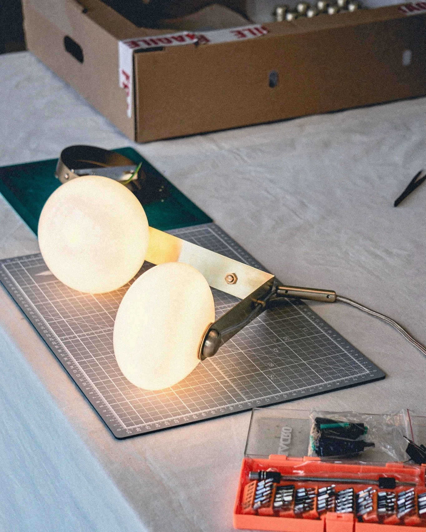 Something special about seeing our CONCHA pendant lights illuminated before they leave the studio✨

A glimpse of a recently tested and prepared batch before they made their way out into the world. 

#mesemestudio #lightingdesign #interiordesign #scul