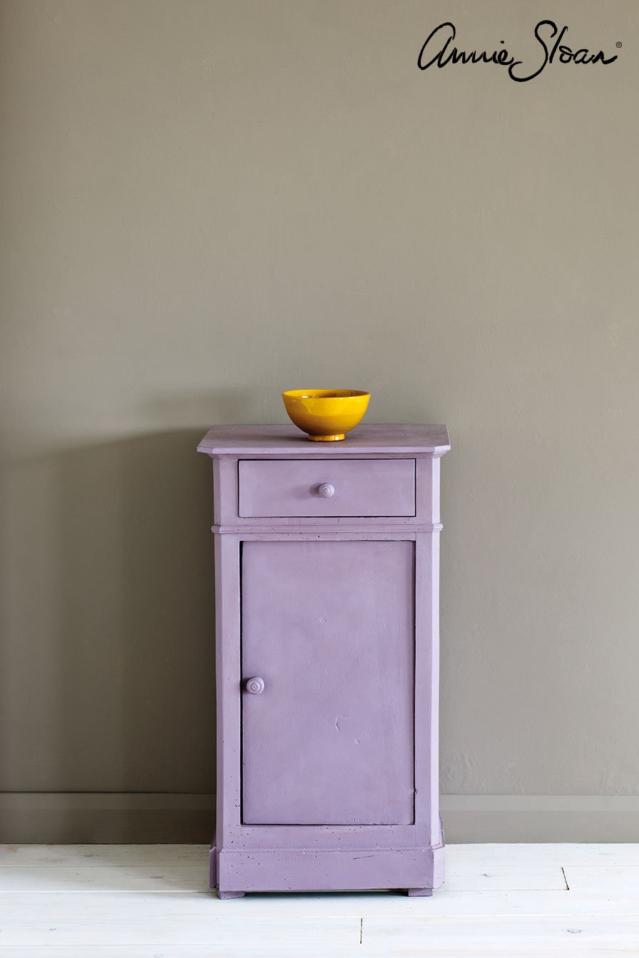 Emile-side-table-French-Linen-Wall-Paint-Tacit-in-French-Linen-curtain-Linen-Union-in-Old-White-French-Linen-lampshade-72dpi-image-1.jpg