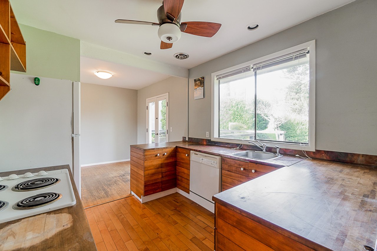 15404 Semiahmoo Avenue White Rock-5.jpg