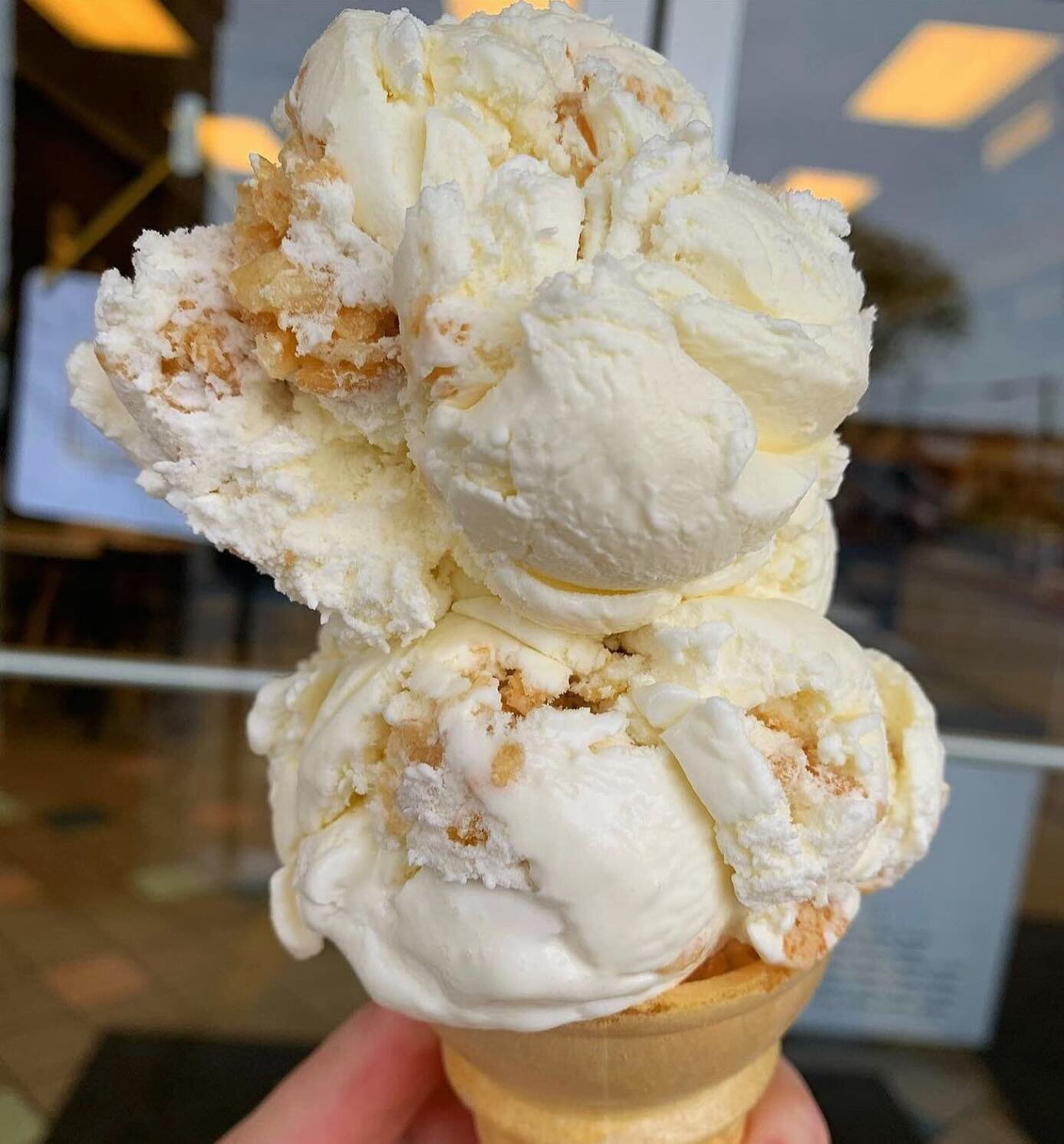 Our exclusive flavor with @browndogcreamery is back! MARSHMALLOW TREAT! 🍦
📍@moderncone