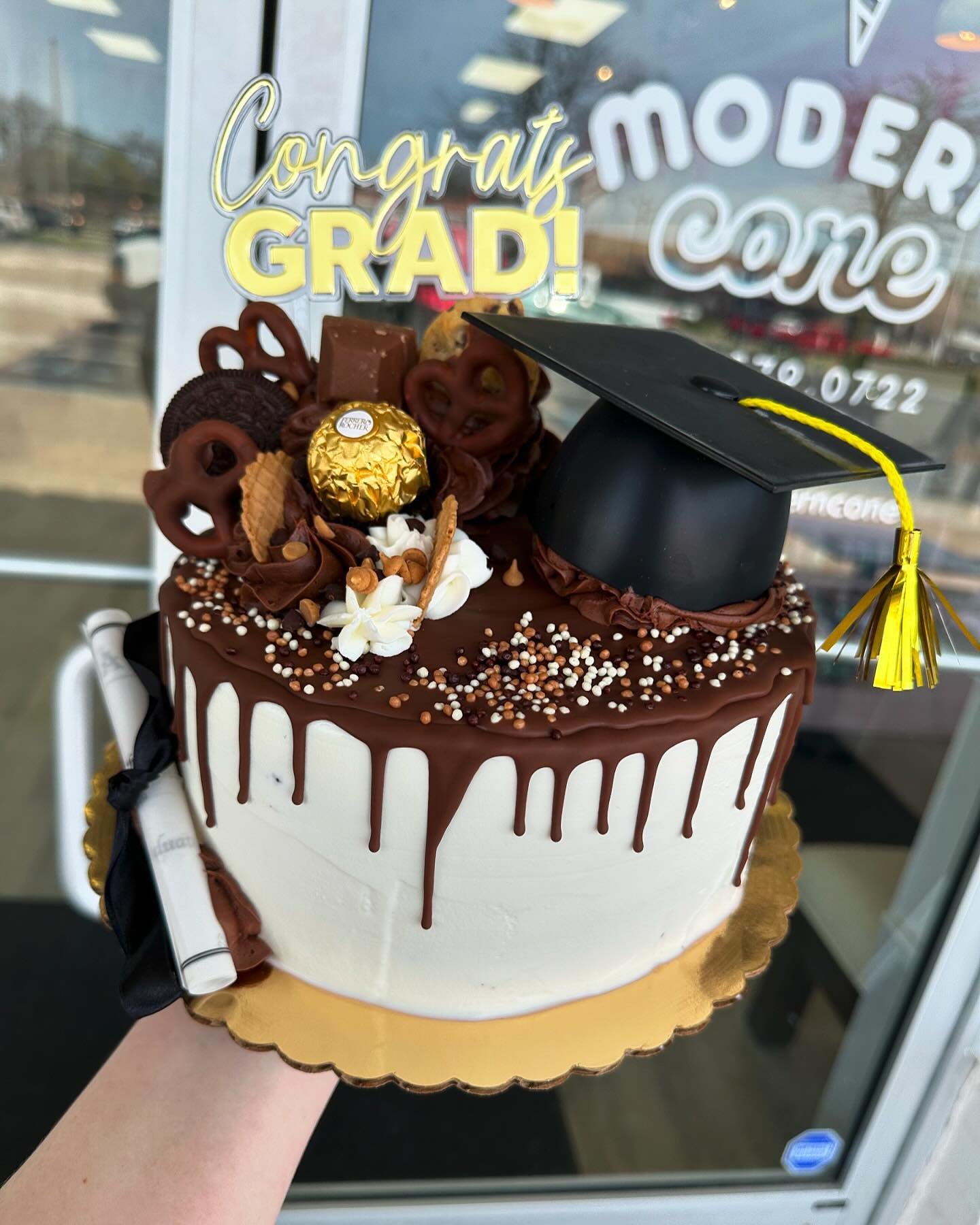Don&rsquo;t forget to place your custom graduation ice cream cake! We need a week notice for any custom order. You can visit moderncone.com to read our FAQ 🍦🎂
📍@moderncone