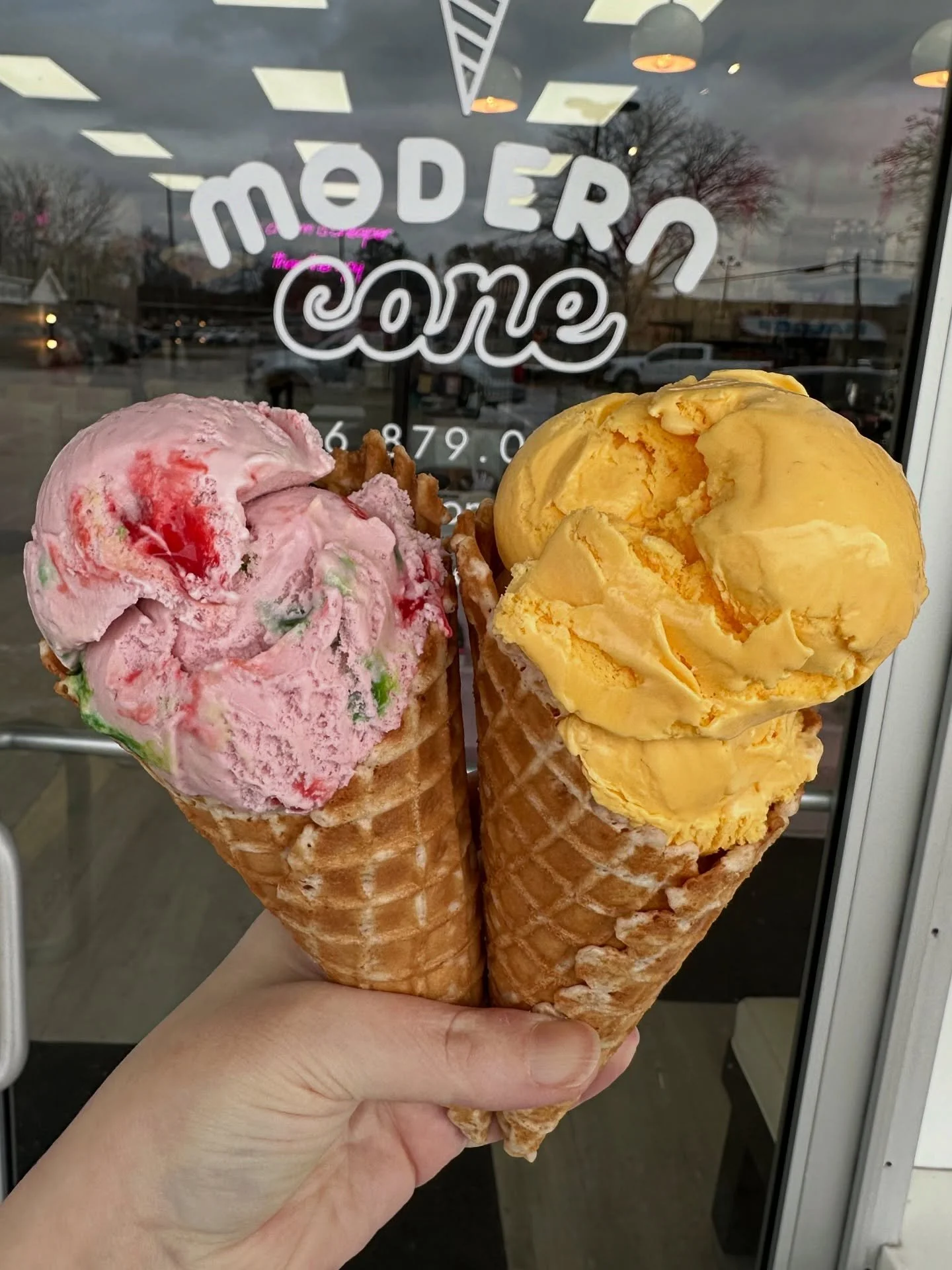 Peppermint and eggnog are here! 🍦🎄
📍@moderncone