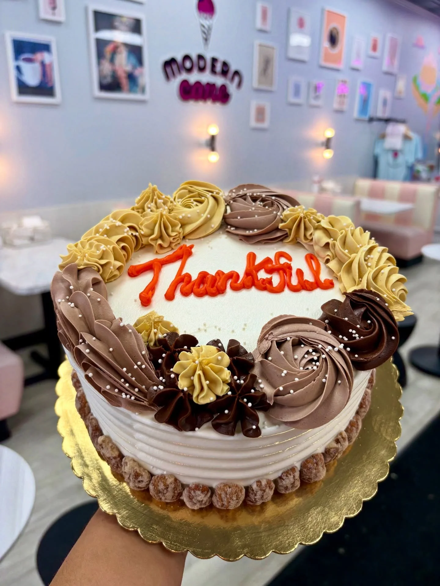 We didn&rsquo;t forget about thanksgiving! 🦃🍦🎂 come grab an ice cream cake in our premade freezer all month long. 
📍@moderncone