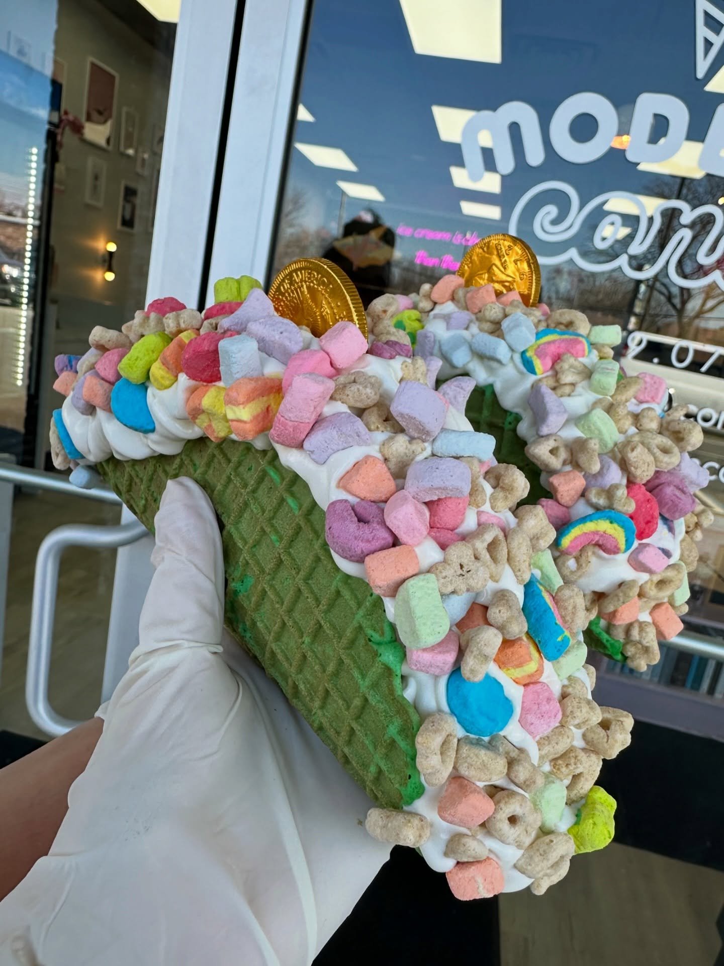 Lucky charms ice cream tacos in our grab n go freezer! Limited quantity 🌈🍀
📍@moderncone