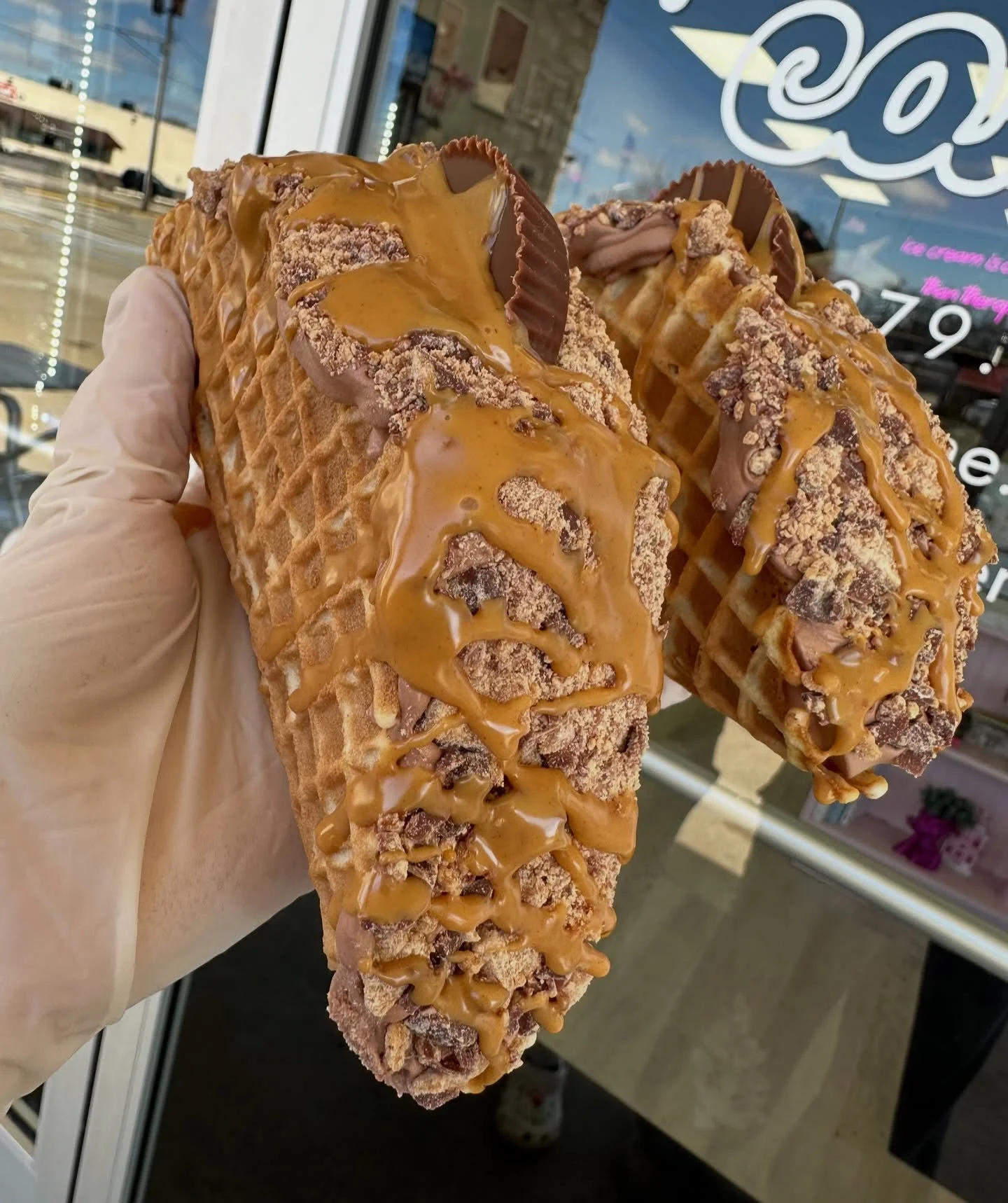 REESE PB 🥜 ice cream tacos stocked in our freezer!
📍@moderncone
🌮 we also have Biscoff and ferrero rocher stocked as well!