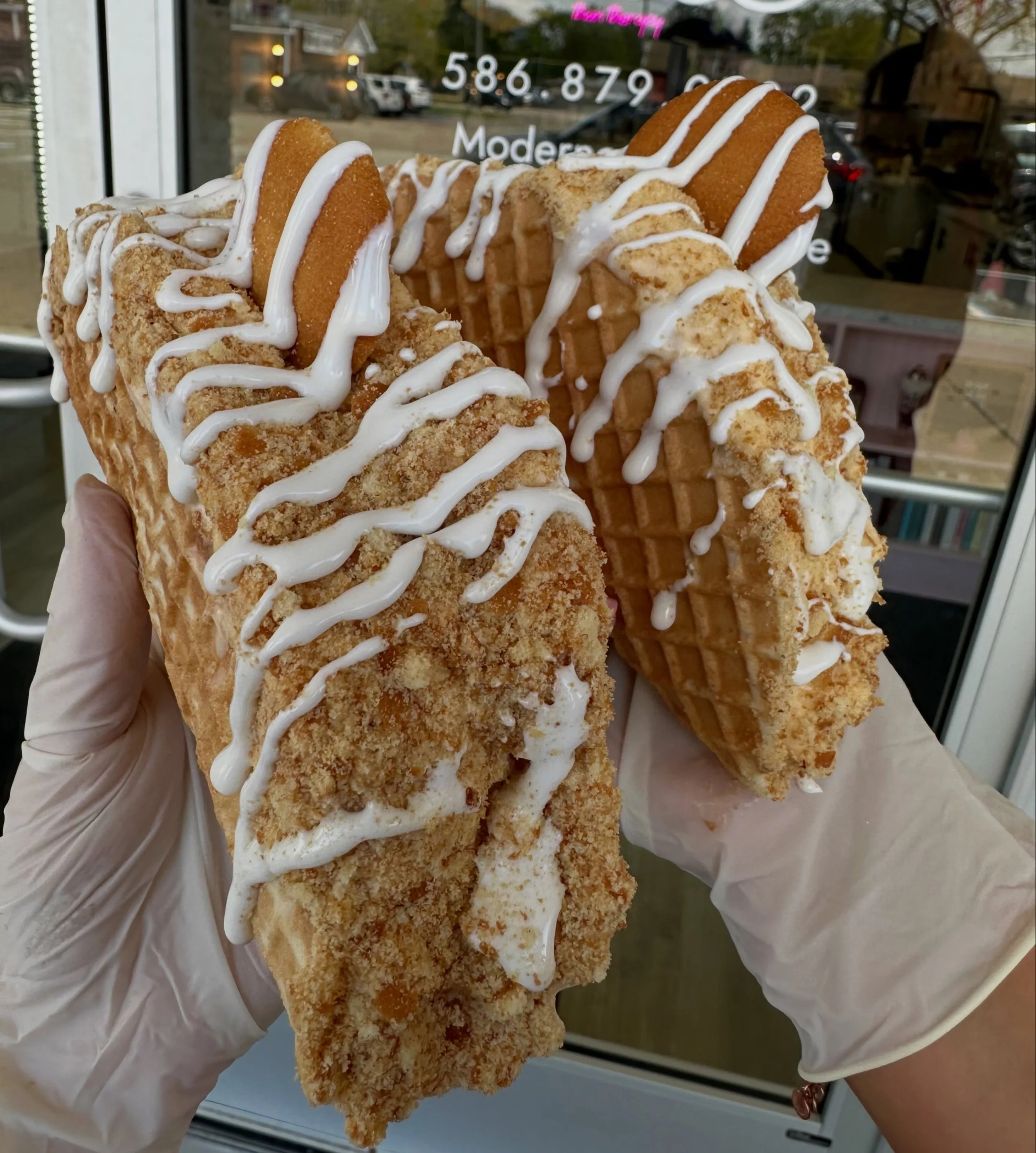 Banana pudding ice cream tacos stocked through the weekend! We also have biscoff tacos🍦🌮
📍@moderncone