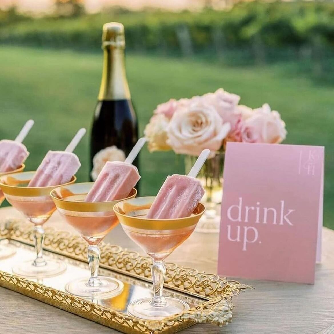 Signature cocktails brought to life by popsicles 

#weddingplanning #nycweddingplanner #nycweddings #westchesterweddingplanner #westchesterweddings #flowers #weddingflowers #floraldesign #events #eventplanner #eventplanning #eventplanningtips #eventd