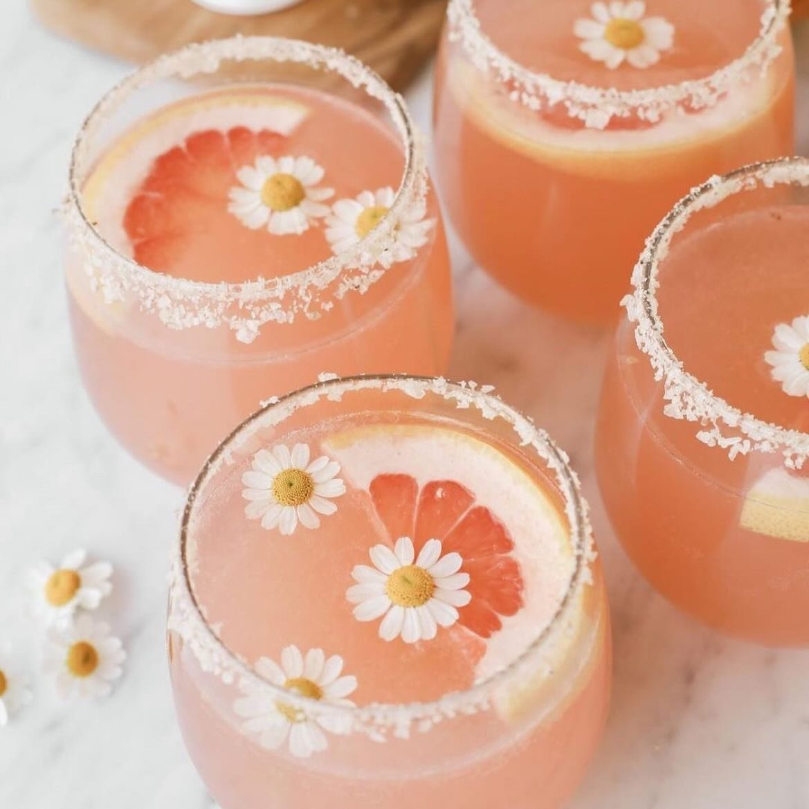 Flirty floral signature cocktails 😍 

#weddingplanning #nycweddingplanner #nycweddings #westchesterweddingplanner #westchesterweddings #flowers #weddingflowers #floraldesign #events #eventplanner #eventplanning #eventplanningtips #eventdesign #event