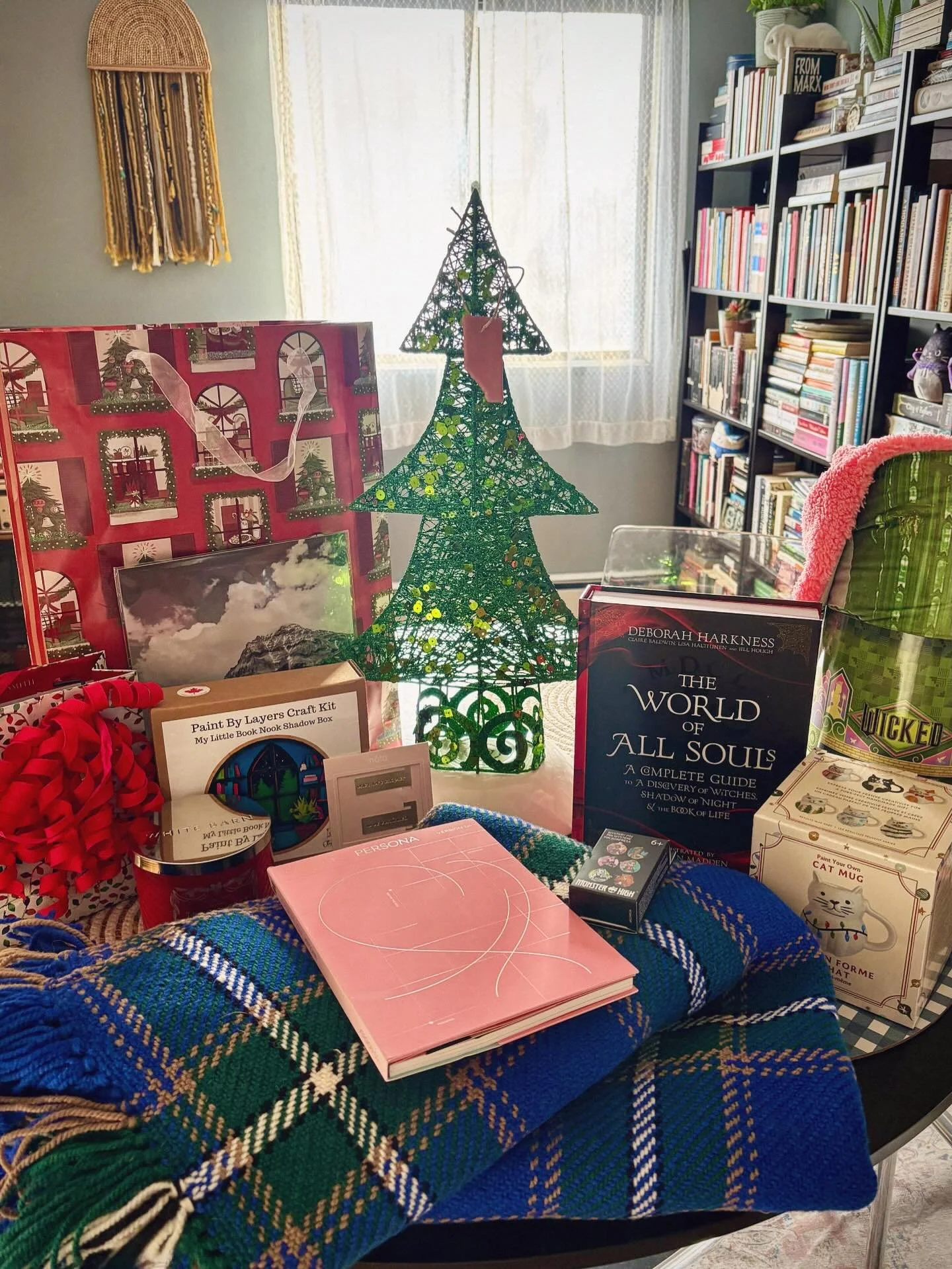 #thegreatlockin '25 :: DAY 4 :: Gratitude 🙌🏻 Big shouts to my friends, family, and of course my partner Will for the love and support (and presents!) on Christmas Day and throughout the year 💝 Folks know I'm into crafts, witchy stuff, Gaelic histo