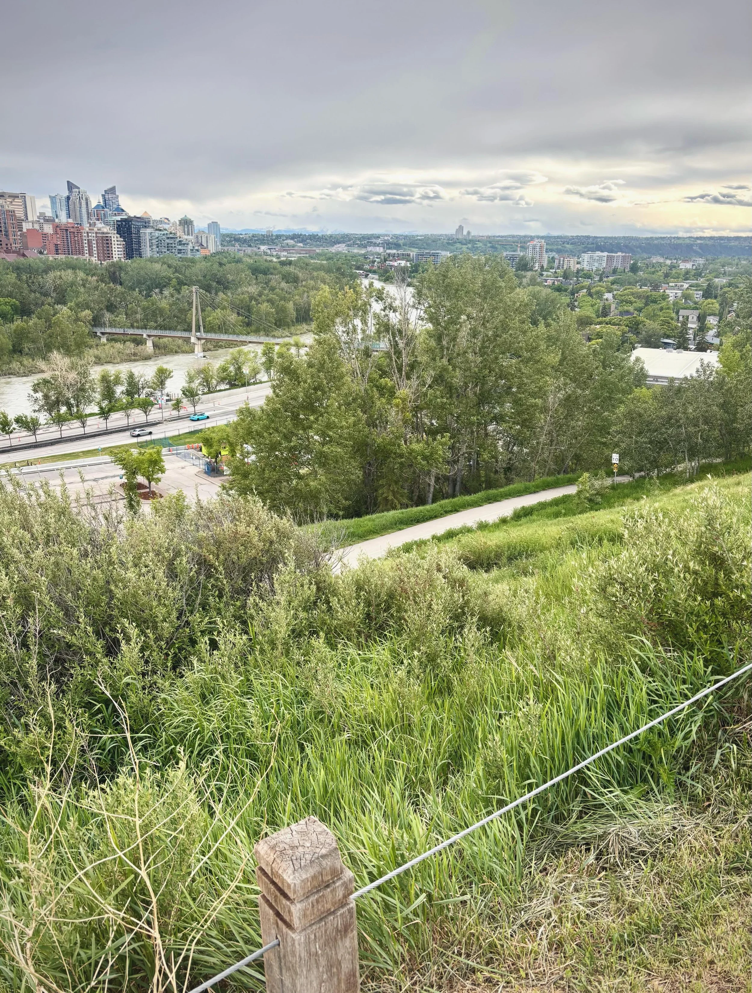 A small but notable fitness "PR"... Scaling the Calgary Curling Rink walking path hill (Sunnyside to Crescent Heights), "Zone 2-3" heart rate without a second's rest 🏃🏻&zwj;♀️ All it took was a rainy evening, 160 BPM electropop,