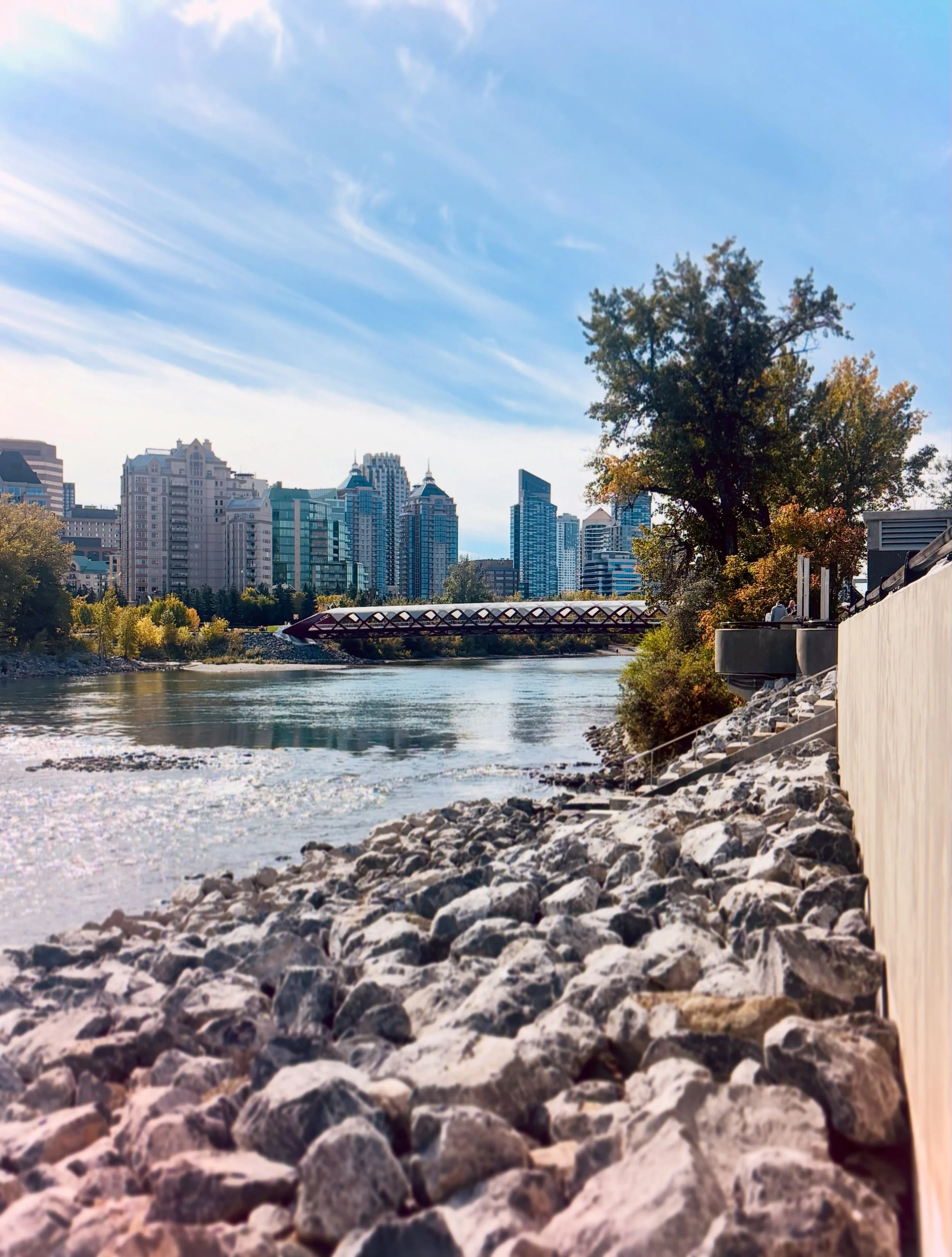 The Sunnyside Flood Barrier is officially complete! (... apart from finishing touches, according to @cityofcalgary) ✅ As a Sunnyside resident, 2013 flood survivor ( ... 😓), and car free commuter, the practical aspects are welcome, but the aesthetics