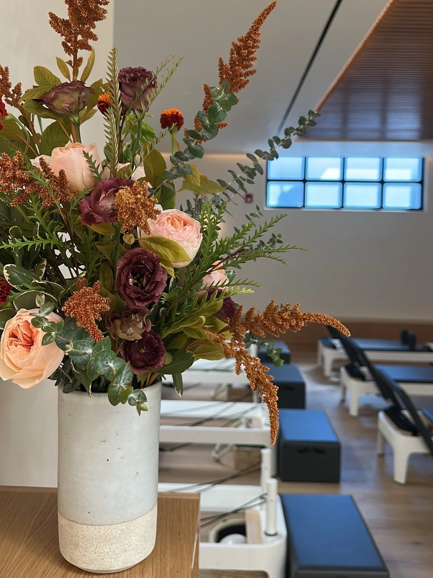 flowers make everything better, even your workout 🌸

#oladalife #pilatesstudiocarpinteria #carpinteriayoga #reformerpilates