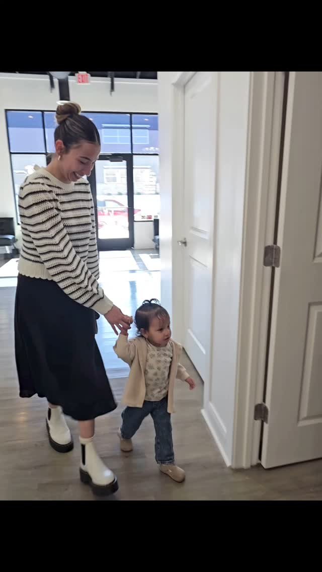 ๐ถโจHey, amazing moms! ๐
We can't wait for you and your little ones to join you in this special moment as you meet the newest member of your family. With plenty of room for everyone, we're thrilled to help create beautiful memories together! ๐
๐ก L