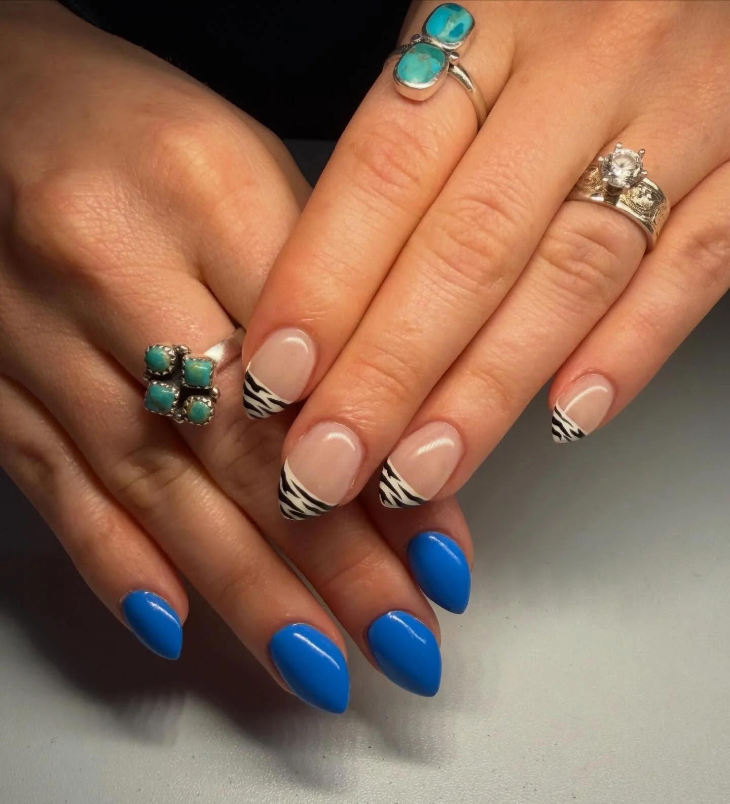 Same but different 👑💙🖤