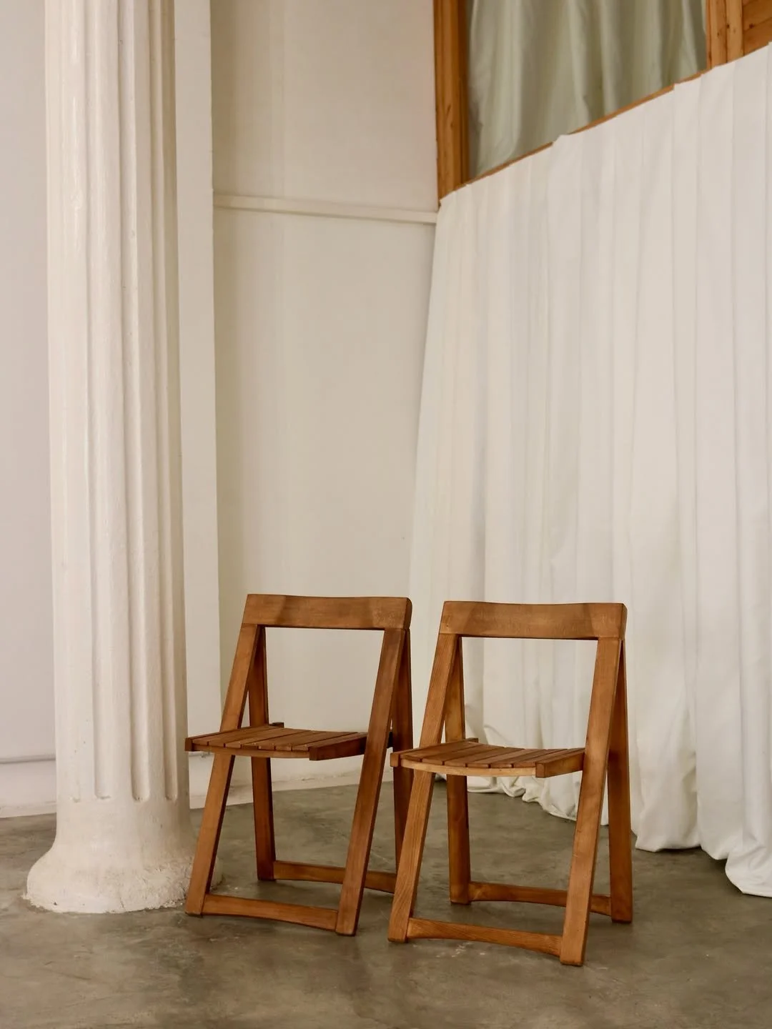 Set of 2 chairs available at @arrua.bcn 🧡More awaiting restauration, available for diy workshop (1).jpg