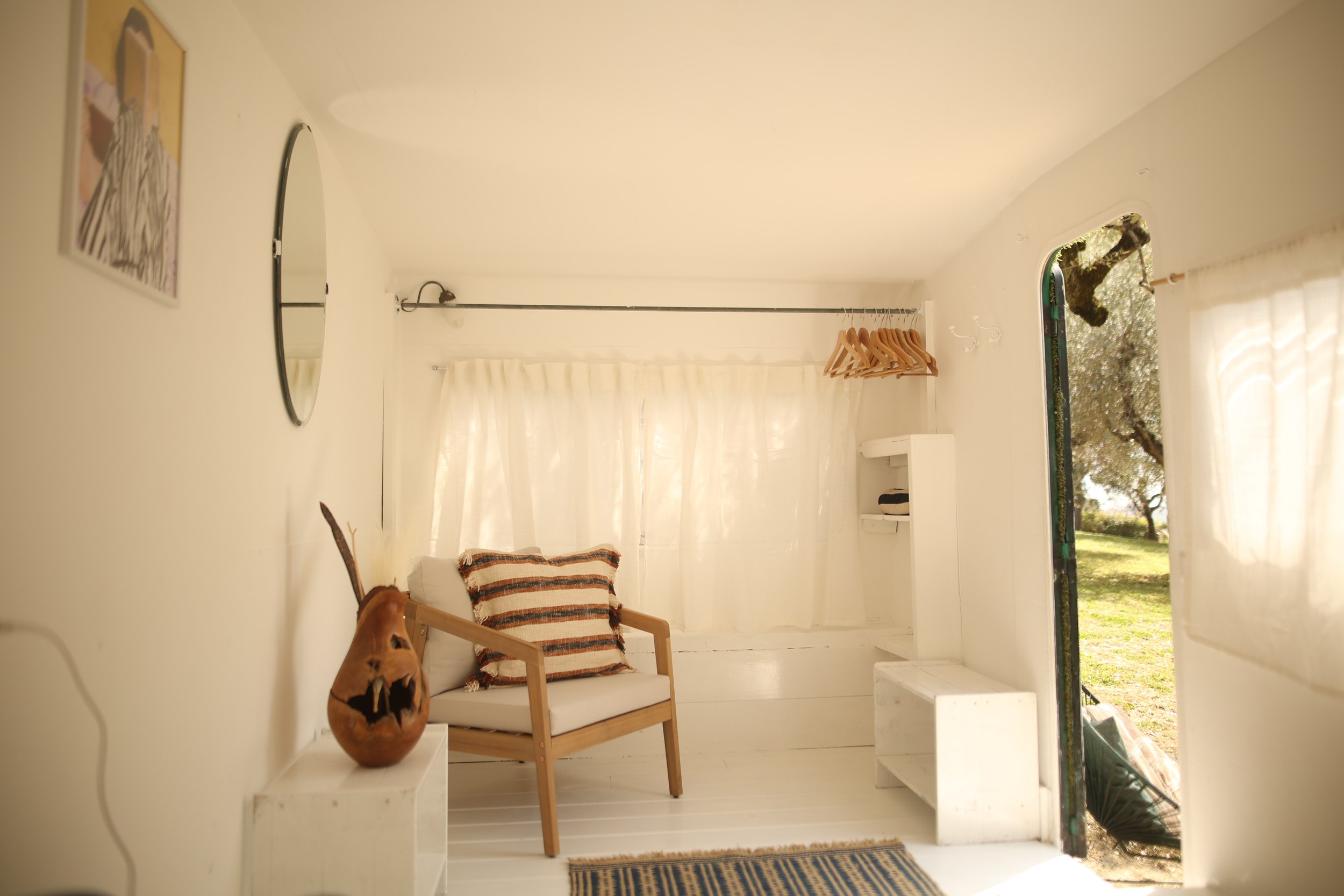 CAMPER-SHARED-OUTDOOR-BATH-02.jpg