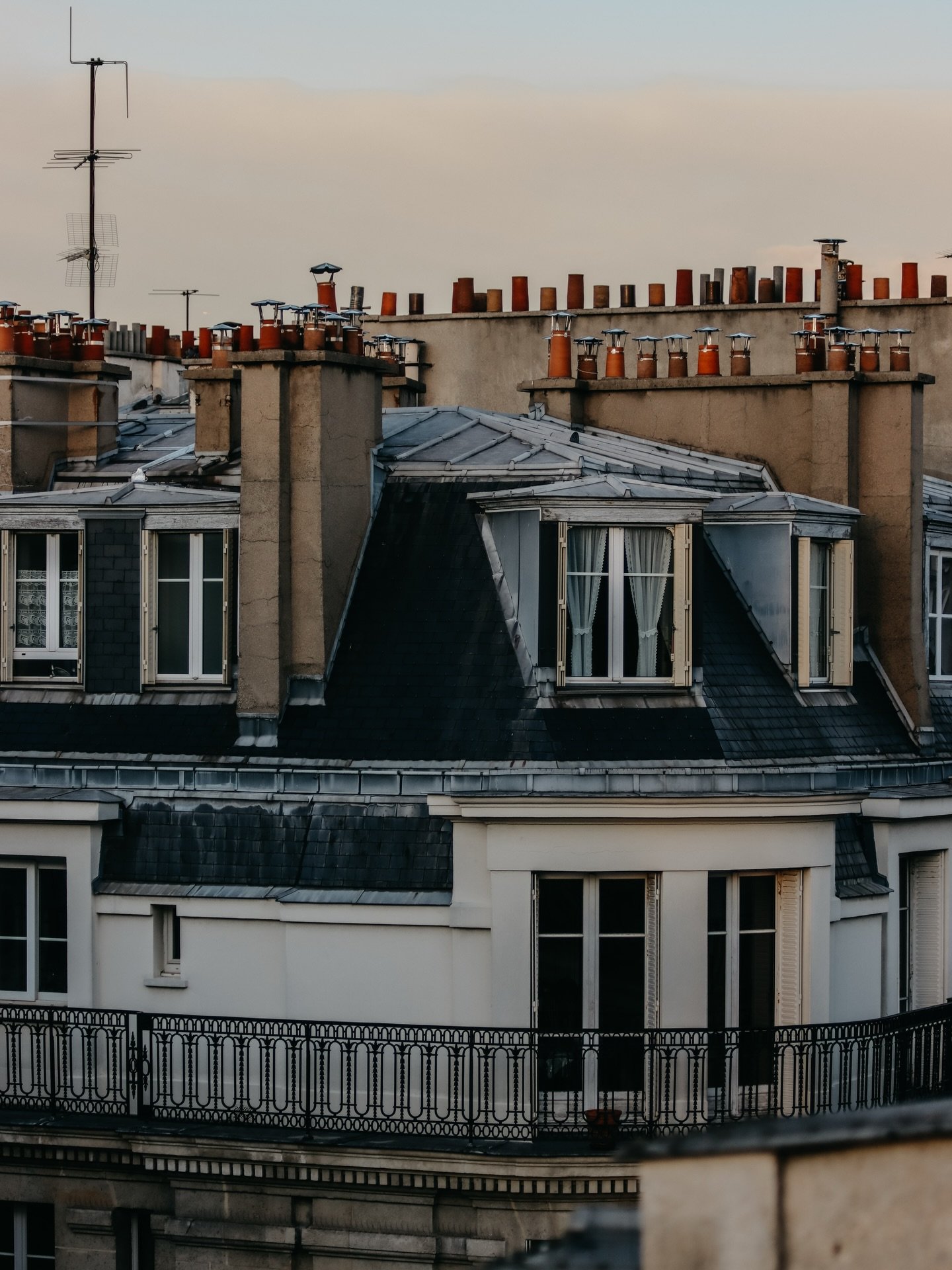 one week later, and my heart is full on these nearly winter rootop sunsets. the way this place meets the many versions of my self, seasons of life &amp; yet continues to fill me up, i&rsquo;m forever grateful. tu me manques, paris.

#postcardsfrompar