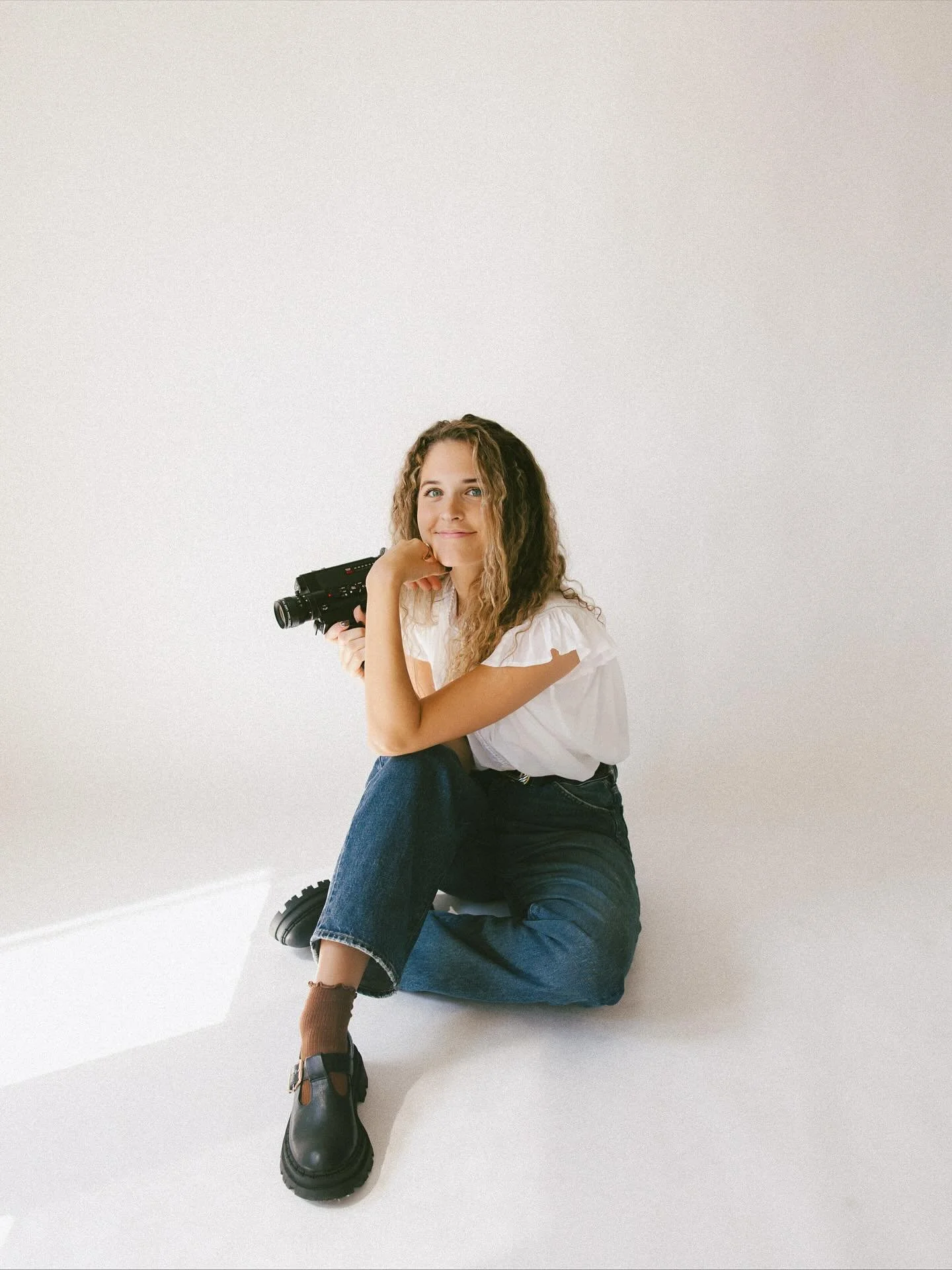 Figured it was about time for some new headshots around here! 

If you&rsquo;re new to my page &mdash; hello my name is Olivia/Liv/Livvy/Liv May ect.
I&rsquo;m the face of Olivia Elise Creative + I absolutely love my job ❣️

I specialize in both phot