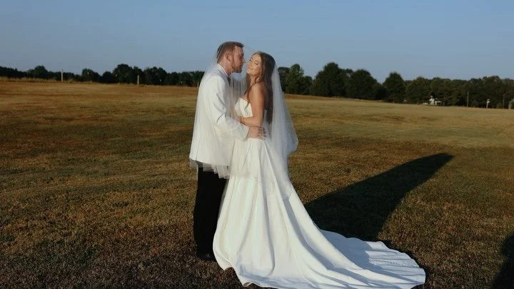 Scenes from Bri + Eli&rsquo;s wedding 🪽✨💫💌💛

vendor team:
venue - @southern.grace.weddings 
photo - @caleypettyphotography 
video - @oliviaelisecreative 
planner - @events.by.harvey 
floral - @brittneykirkflorals 
MUA - @thatmuakayleigh 
hair - @
