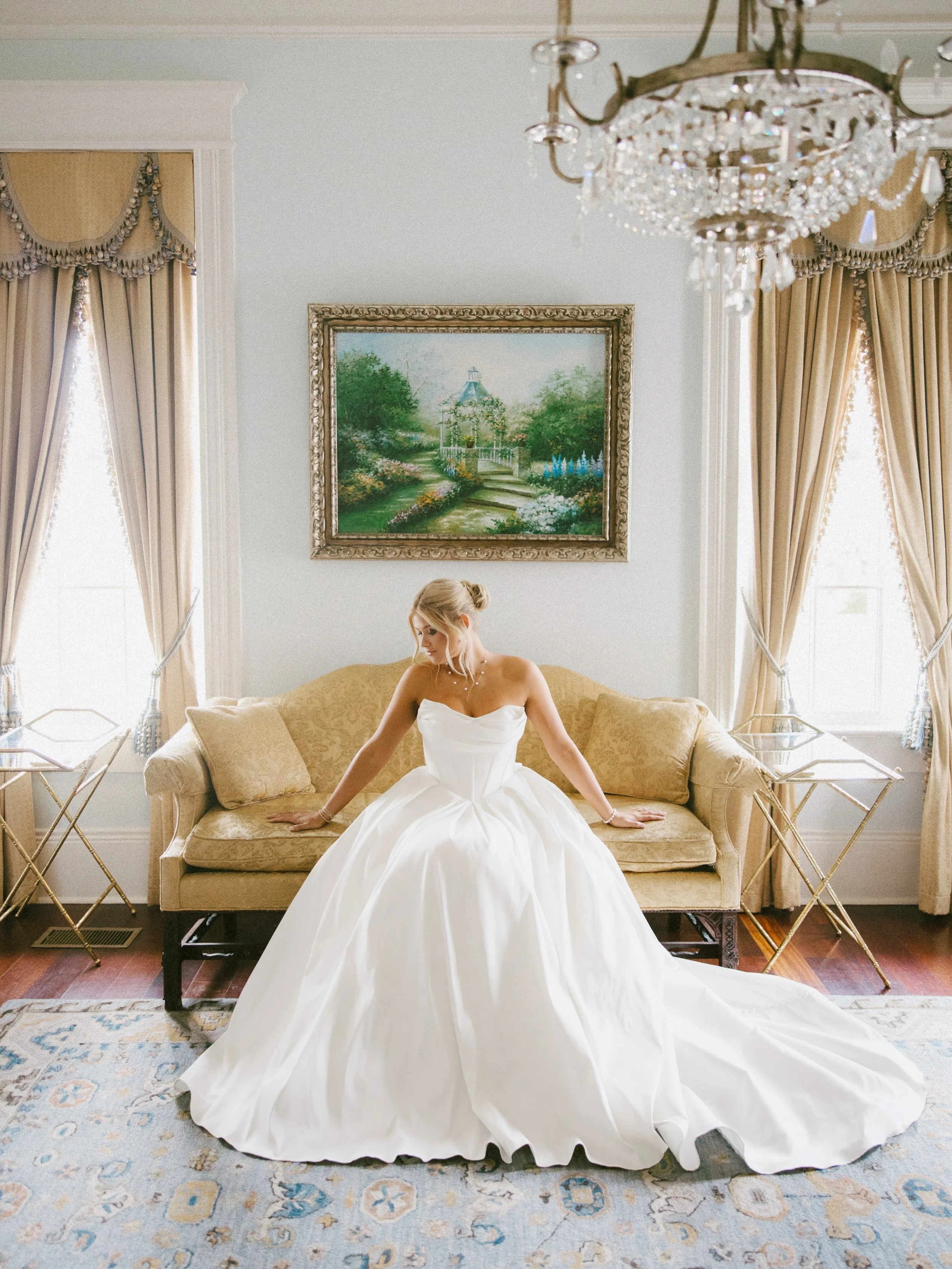 A couple favorites from this gorgeous wedding last November 🍁🍂

Getting so excited for the fall!!! 

Associate shot for: @jessicanewsomephotography