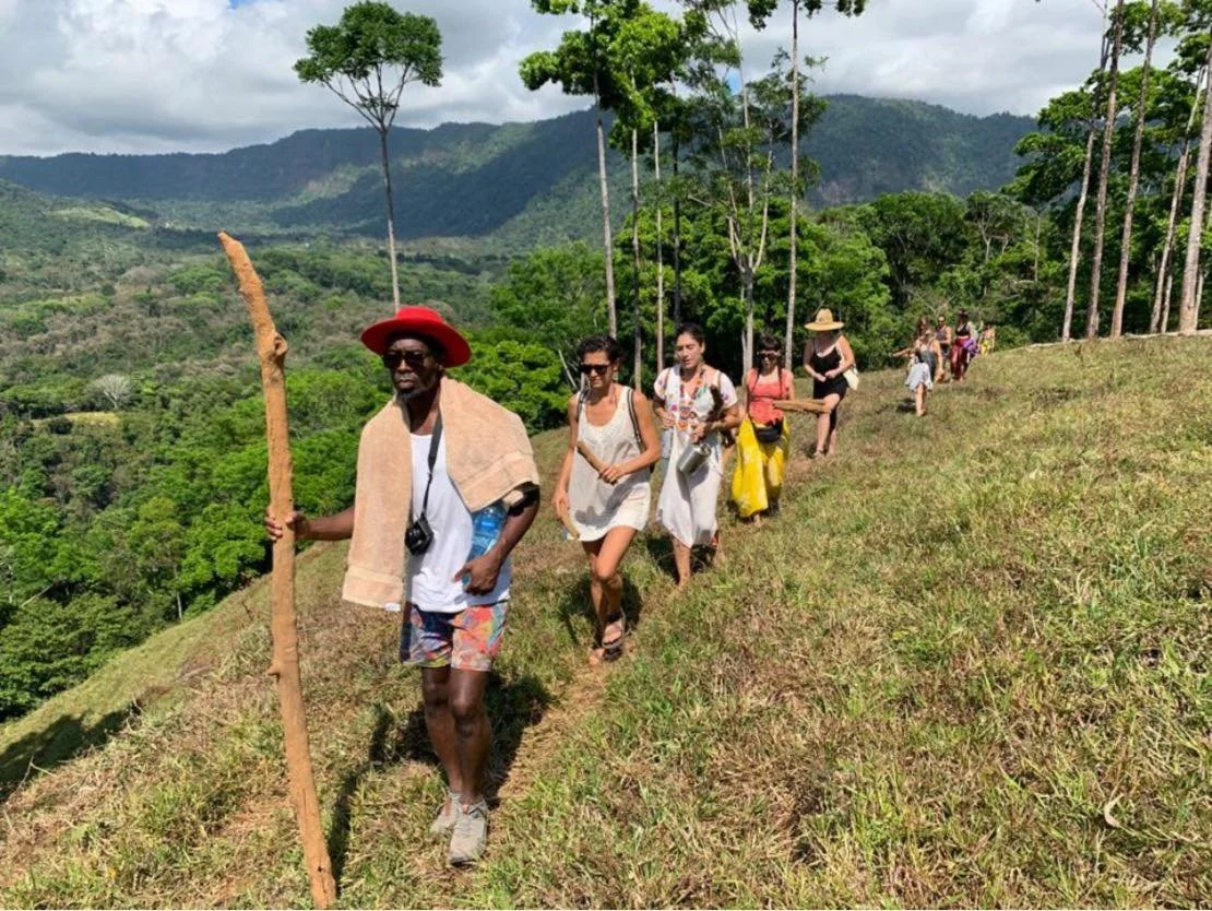 Walking the land is more than movement, it&rsquo;s a way of listening, of remembering that the earth is our first teacher. Each step here at Holos reminds us that living connected to the land is not just a dream, but a way of life.

#RetreatLife #Con