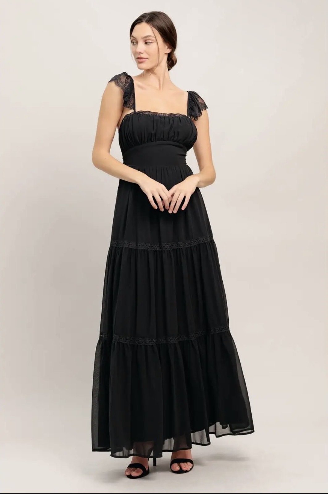 Elegant Lace Maxi Dress with Bare Back