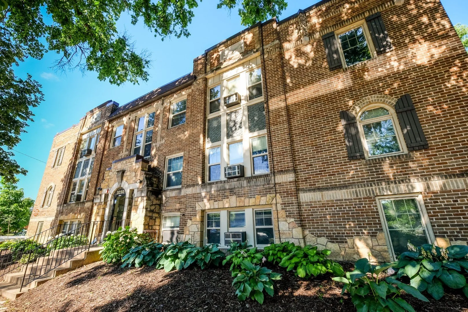 Garfield Ave Apartments Central Lakes of Uptown