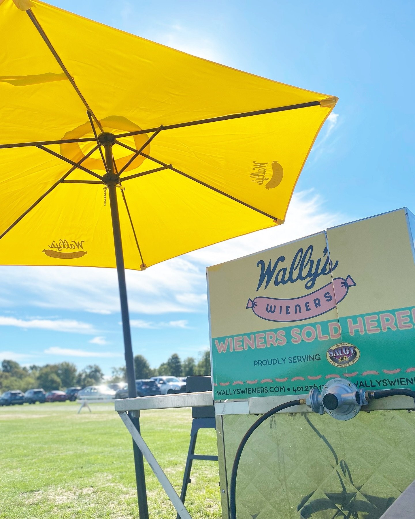 Cart season is here 🥳🌭 and get ready because if you&rsquo;re heading to the beach, the hot dog cart will be there EVERY. DAY. 🌊☀️ 
.
Starting this Wednesday, 5/15, find the cart at Easton&rsquo;s (First) beach every day for the whole summer! 😎
.
