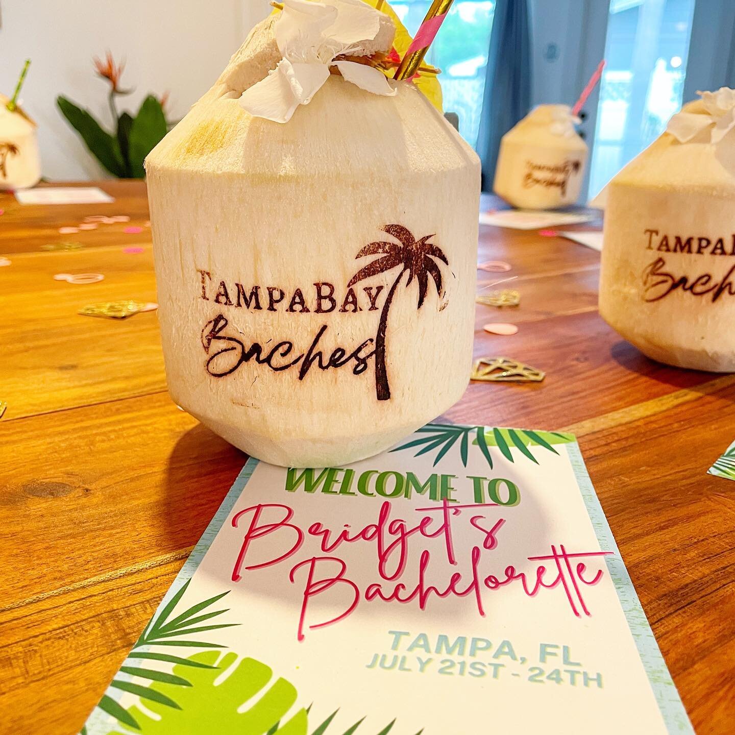 Seeing your parties reminds us that Tampa Bay is Paradise! We take it for granted but you snap us back to reality 💗 We LOVE that you have the time of your lives here 🥰👏 And love it even more that we can help plan it!
🏝Queen B Decor Package
📝Itin