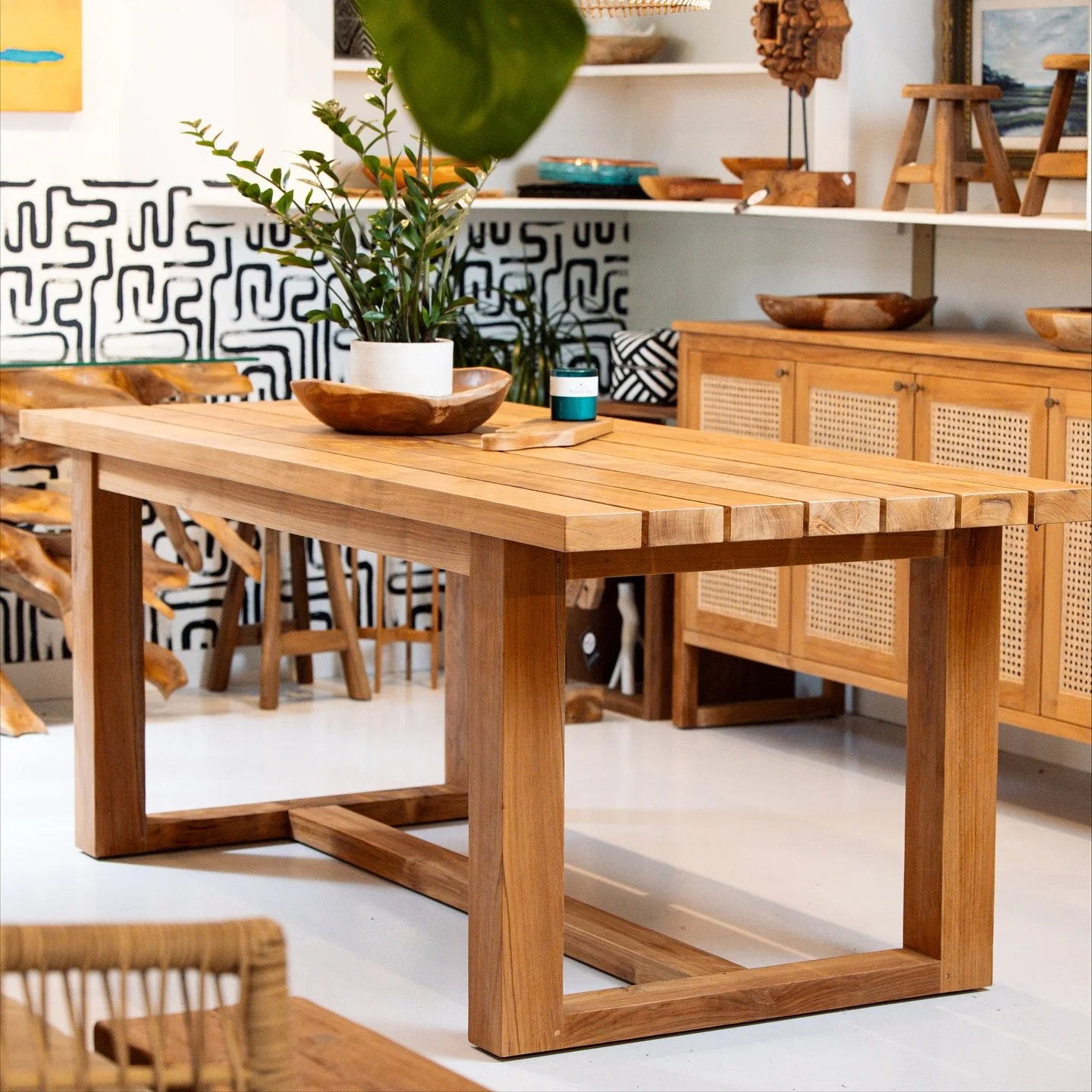 Hunt &amp; Lane 🫶
Was so so excited when Taber reached out to me about photos for e-commerce. Pinch me! The space is sooo beautiful and a dream to shoot. 
The goal was to capture the pieces as they are in the store, trying to preserve their beauty a