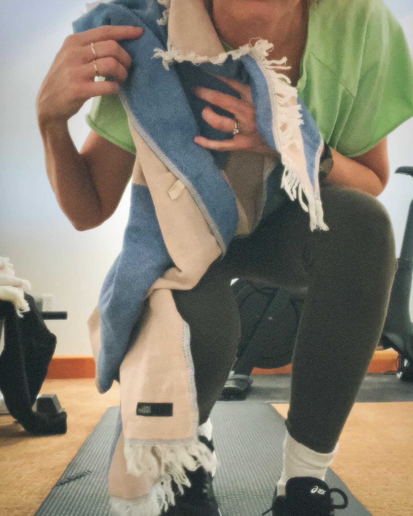 sometimes you just need a cute accessory to help motivate a workout 😅 🤷&zwj;♀️
the perfect lightweight gym towel! 🏋️💪👟

#workoutmotivation #gym #gymtowel #getfit #getoutside #getmoving #getmotivated #workout #workworkwork #workoutroutine #workou