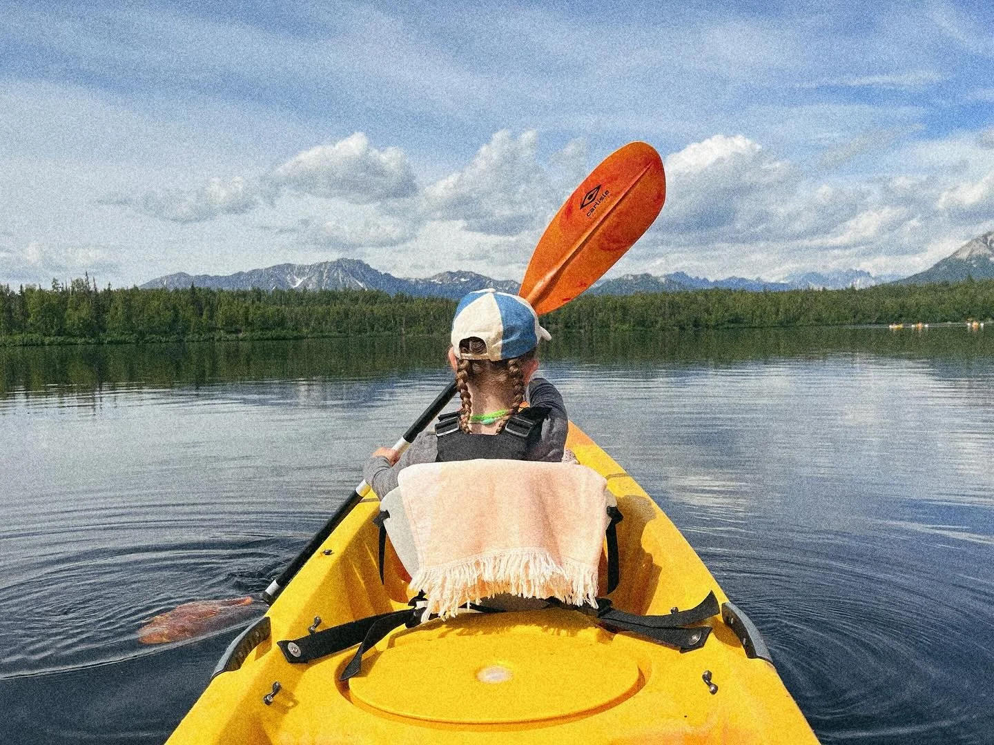 the perfect back-pillow &amp; a little lake stroll for the soul 🛶🌲💦

#lakedays #boating #kayaklife #kayakadventures #joyofliving #livenature #livenaturally #archdaily #ecodesigner #naturekids #modhome #modfam #modkids #ecokids #ecofam #organicfam 