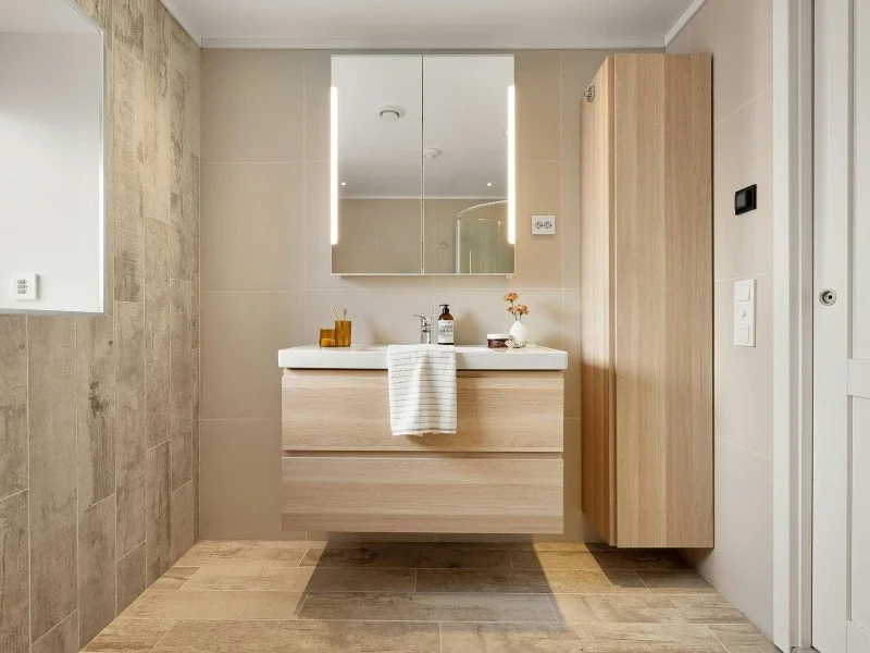 Serene Bathroom Light and Airy