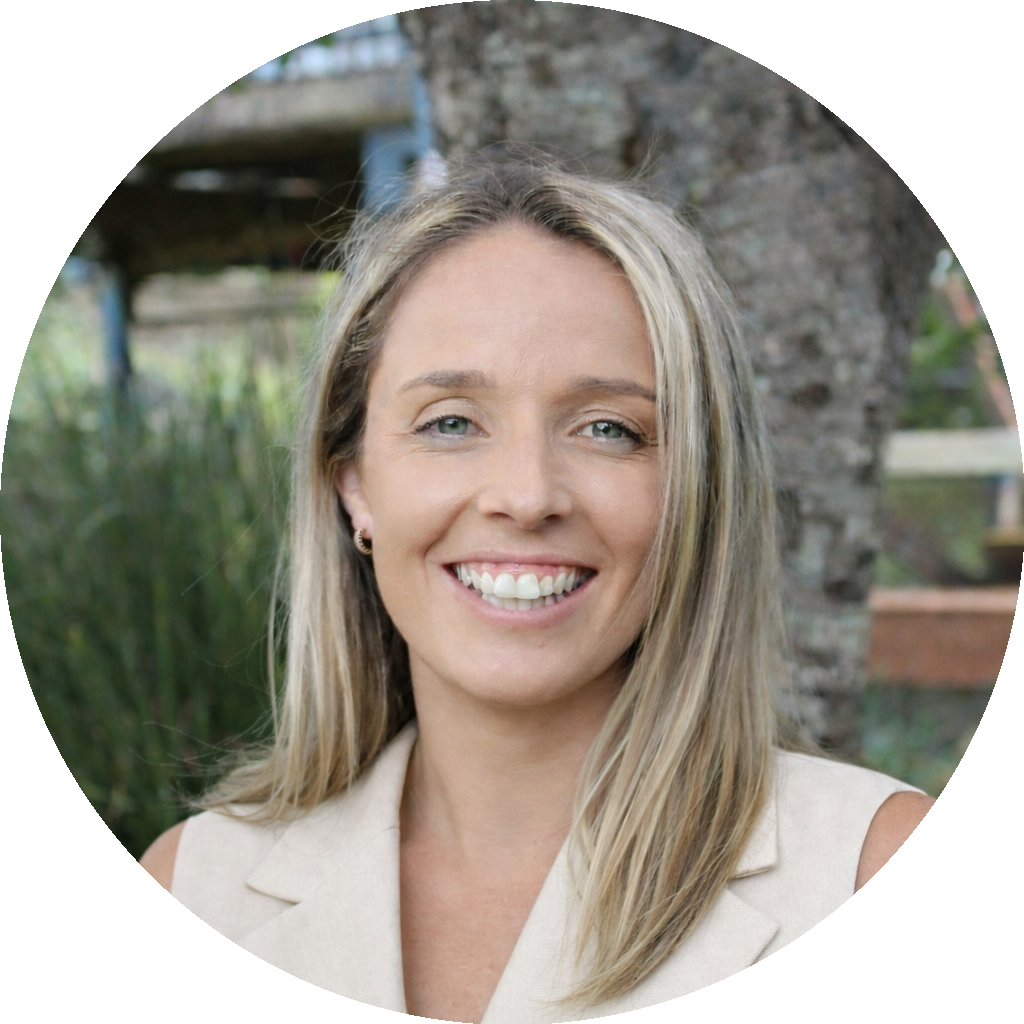 Eva Carless, Principal