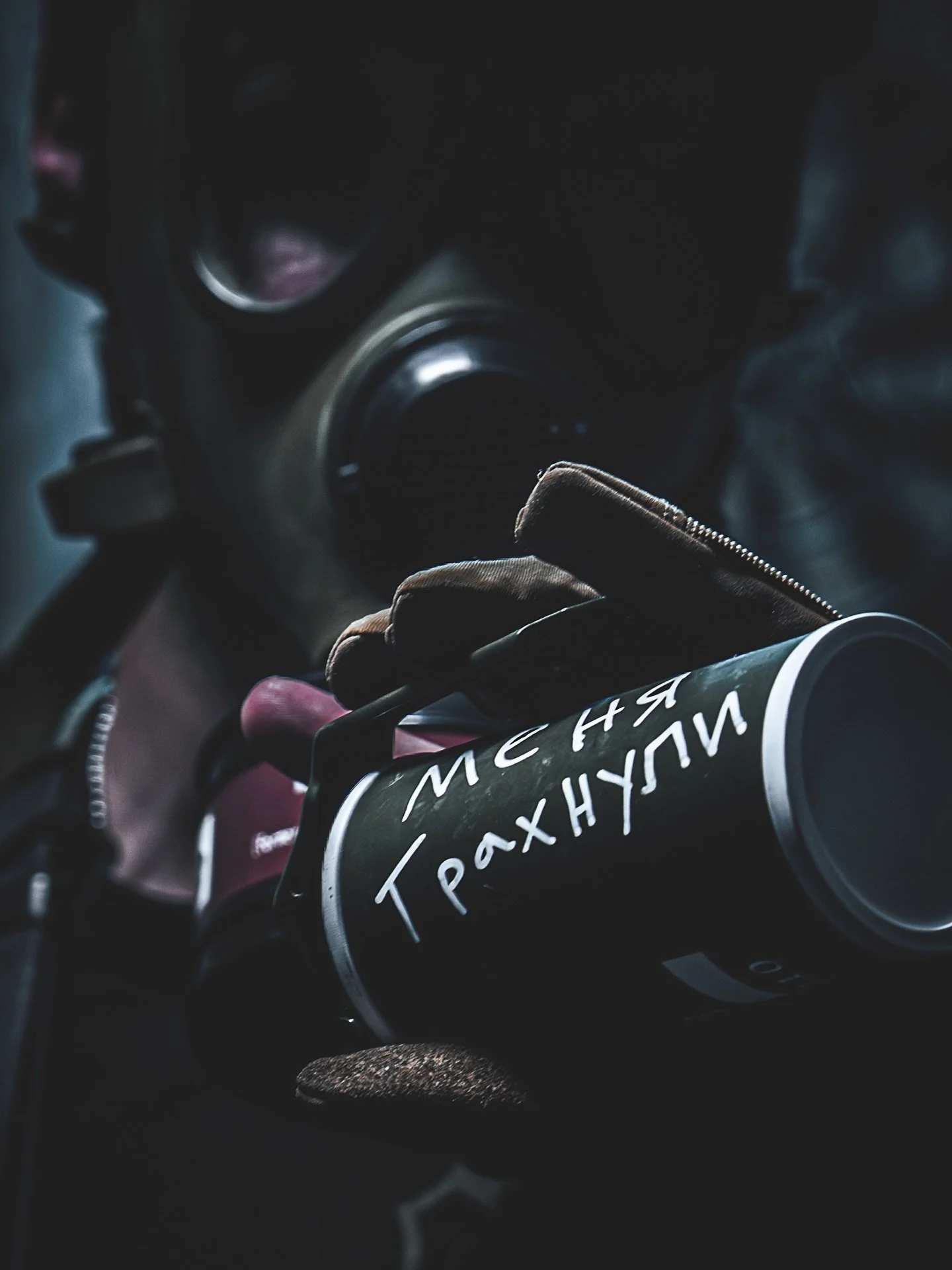 Going commando. 🥷💨 
.
The best part about tight shots in your own home is you don&rsquo;t have to wear pants while taking them. 
.
#sony #sonygang #commando #goingcommando #gasmask #ak47 #kommando #kalash #kalashlife #gasmask #milsurp #wwii #blyat