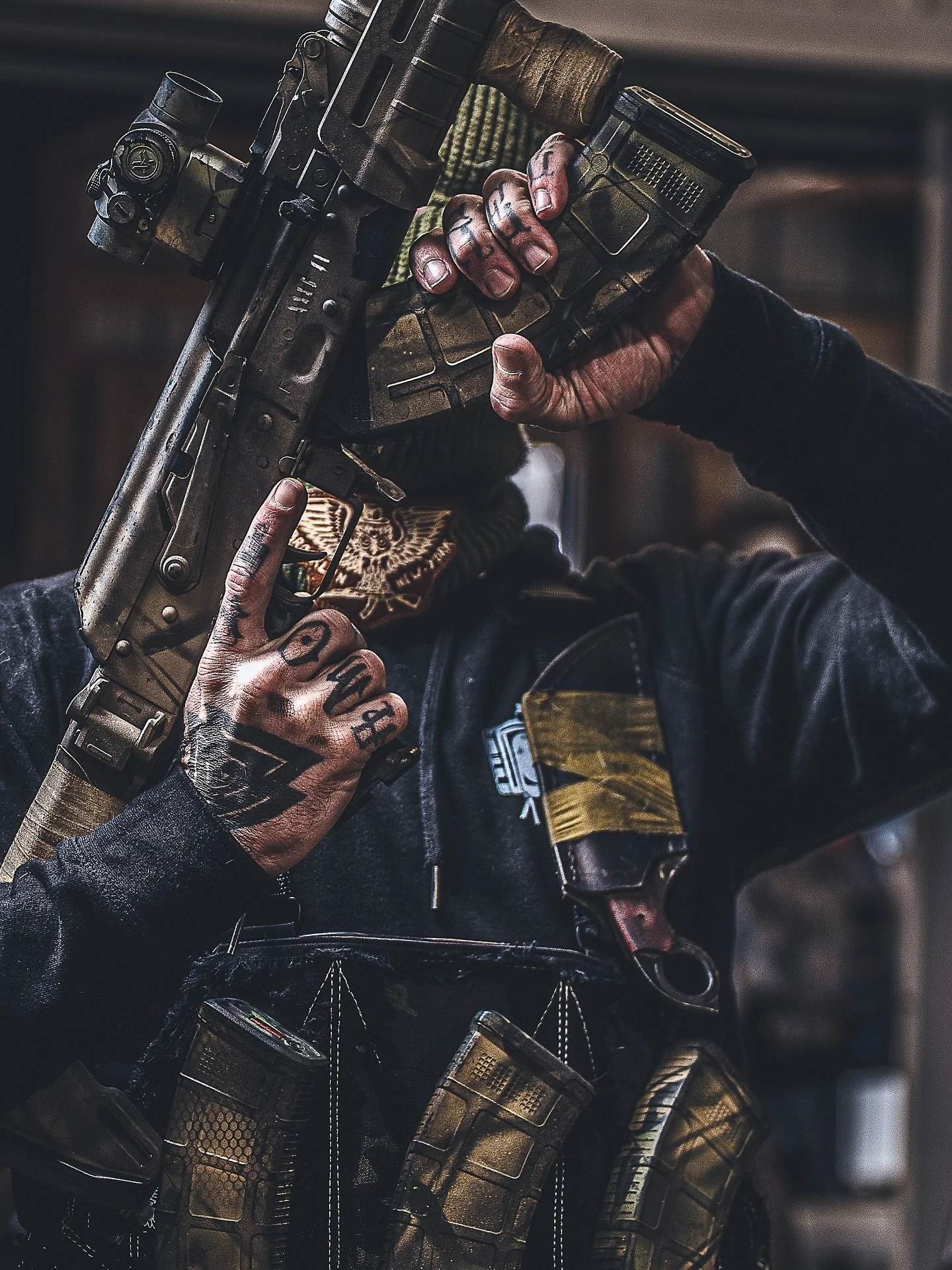 Manic. 
.
@davranov chest rig and mask
@goon_tape 
@rangedaddyactual 
@box.of.monsters 
.
#ak47 #kalashnikov #davranov #leather #tattoo #goon