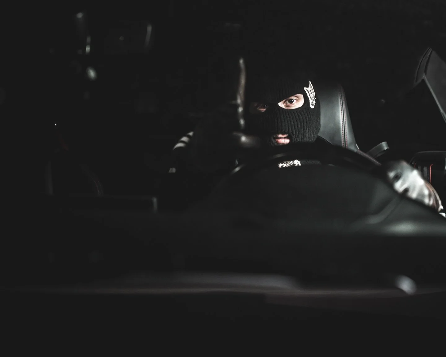 👈🥷🚘
.
@davranov gloves and mask
@phantomfabwerkz 
.
#photosneverdie #davranov #custom #leather #ak47 #audi #r8 #sony #sonyalpha #goon #goontape #kalashlife #kalashnikov #slav #tracksuit
