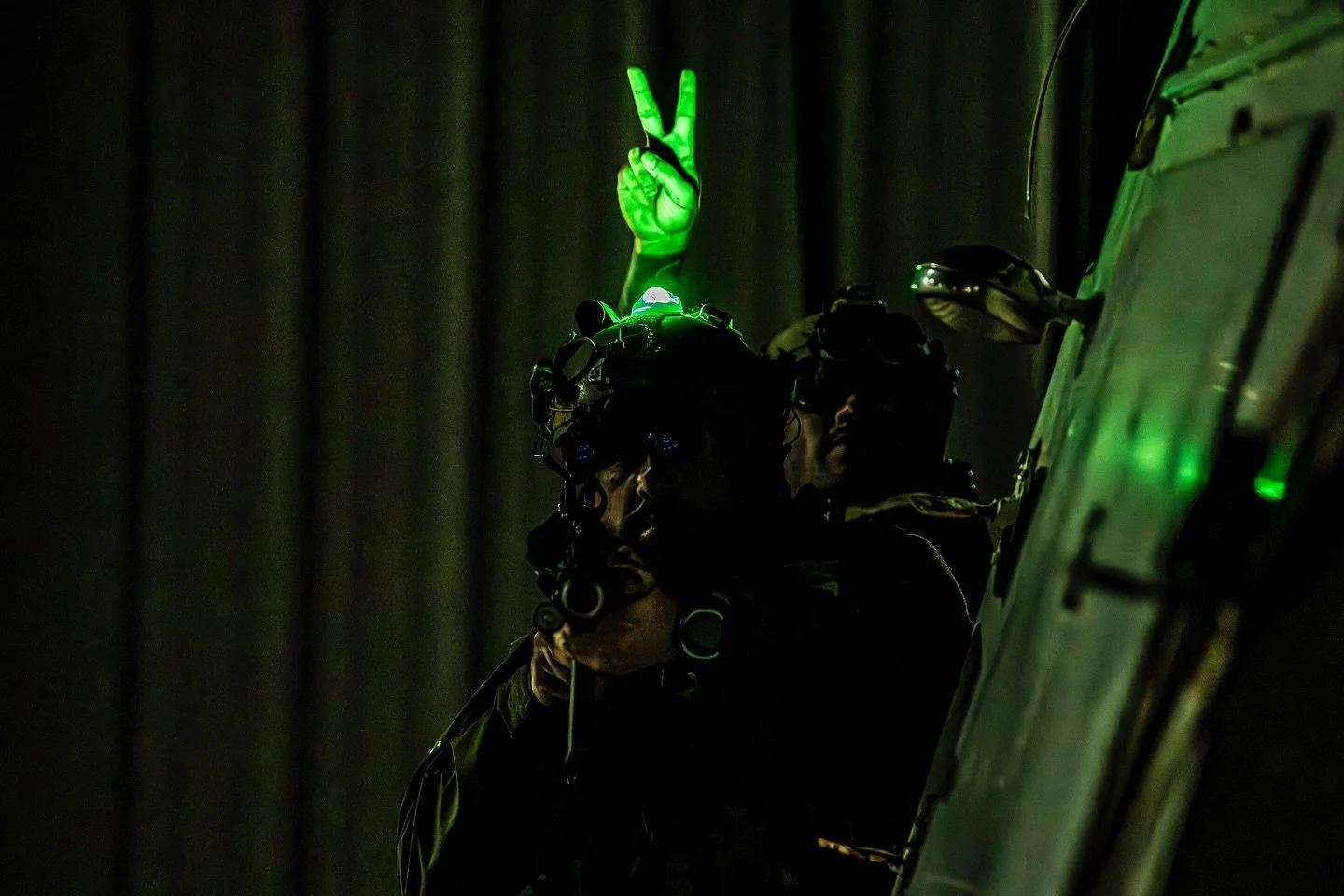 You&rsquo;re never too ninja to have some fun 🥷✌️
.
@r_r0dz 
@tazzzythedevil 
@beware_media_group 
@calebthecameraguy 
.
#photosneverdie #sony #sonyalpha #specialoperations #filmsetphotography #filmsetphotographer #photooftheday #photographer #opera