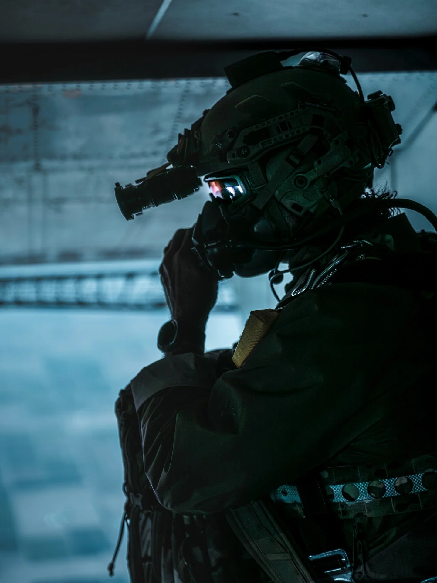 HALO is cool and all but I&rsquo;m still waiting on the major US defense manufacturers to create ODSTs. Stick me in a pod and launch me straight at the ground. 
.
One of my cooler shots IMO from the recent @beware_media_group shoot. It&rsquo;s not ev