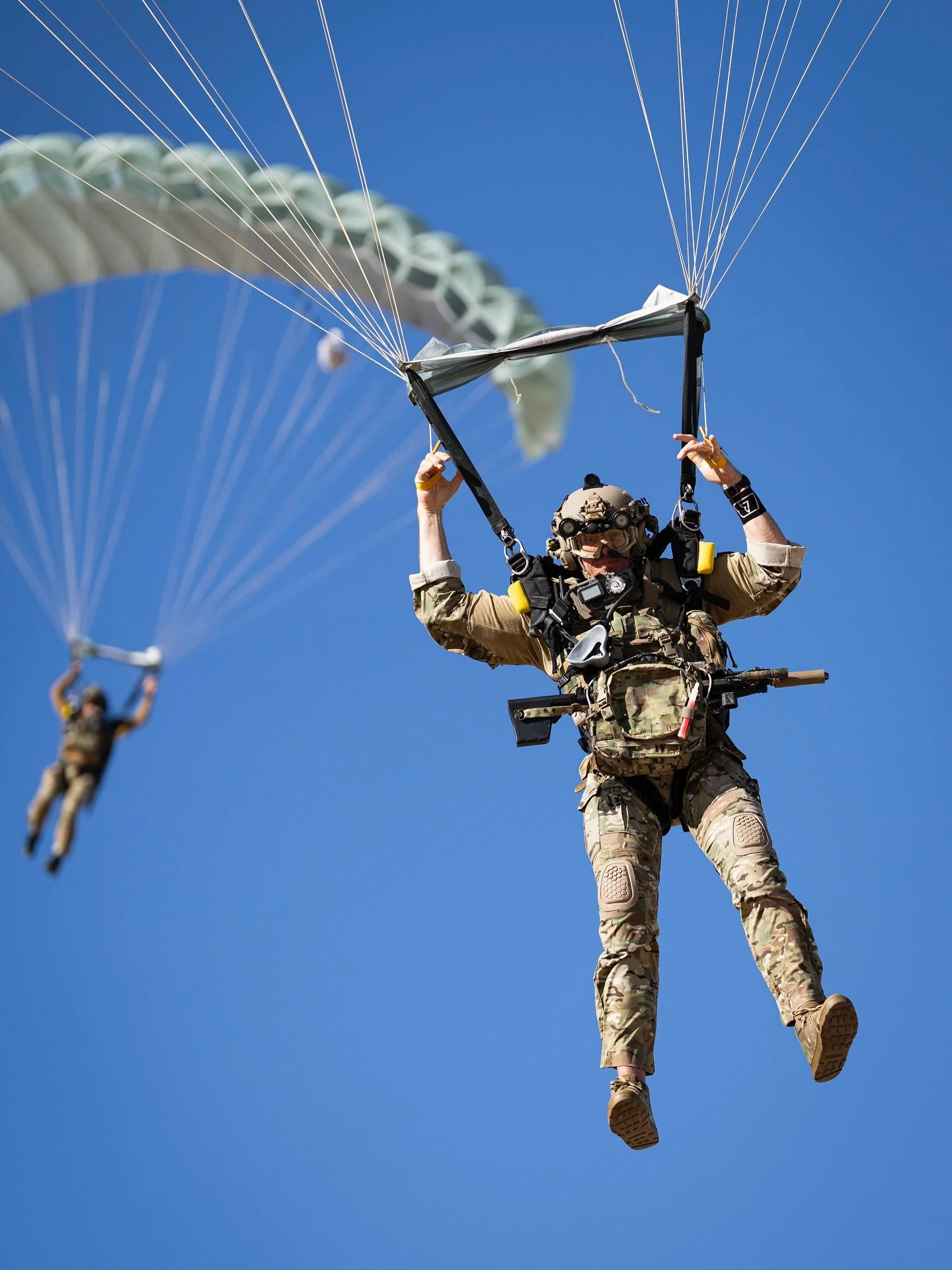 &ldquo;Weeeeeeeeeee&rdquo; - Him, probably
.
@beware_media_group 
@t_mar_232 
@r_r0dz 
@tazzzythedevil 
@calebthecameraguy 
.
#halo #militaryfreefall #sony #tacticalphotographer