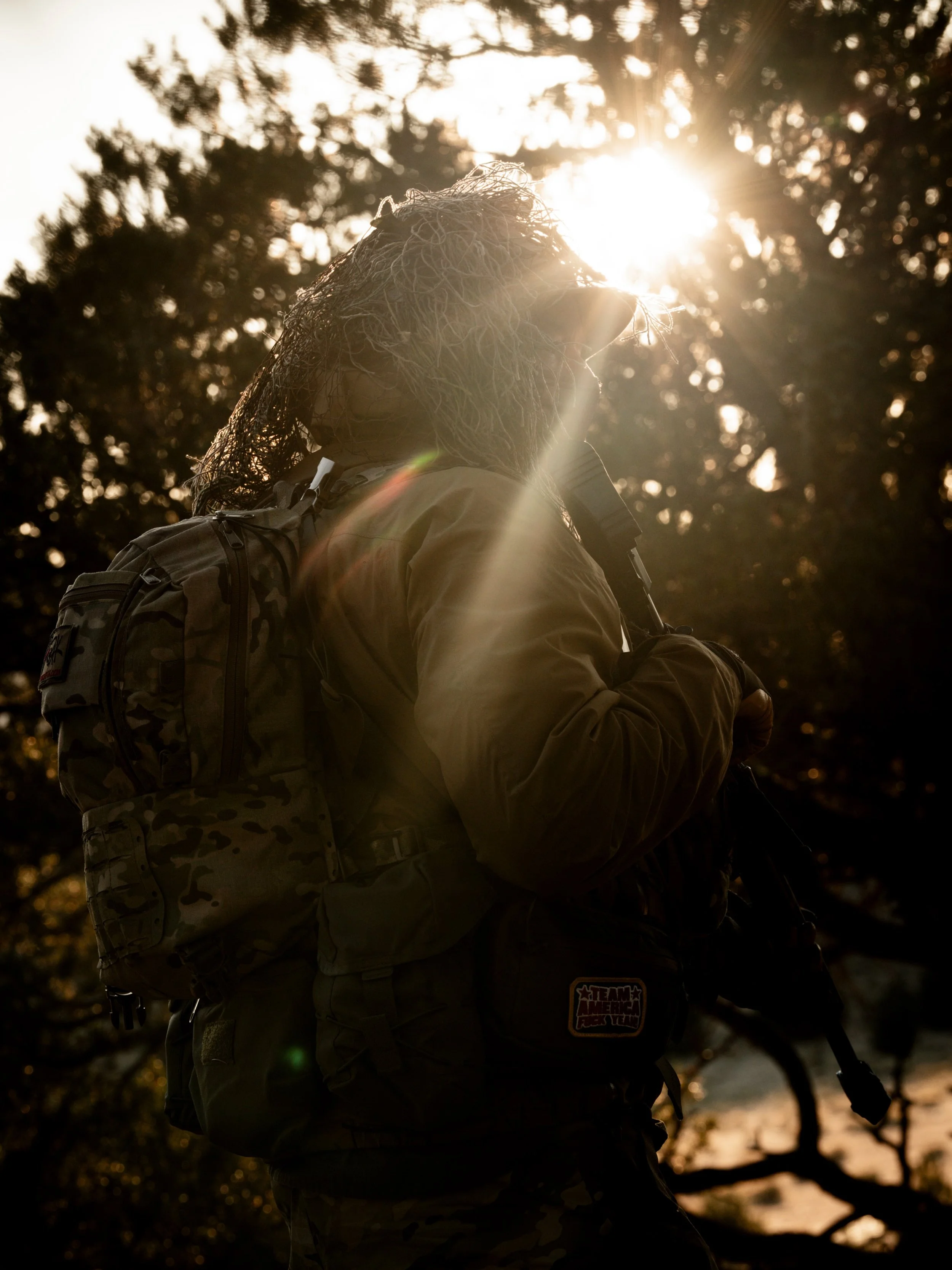 Golden hour ghillie. ☀️🥷 
.
📸 from recent training event featuring @attackpakhq gear. 
.
#ghilliesuit #recce #tactical